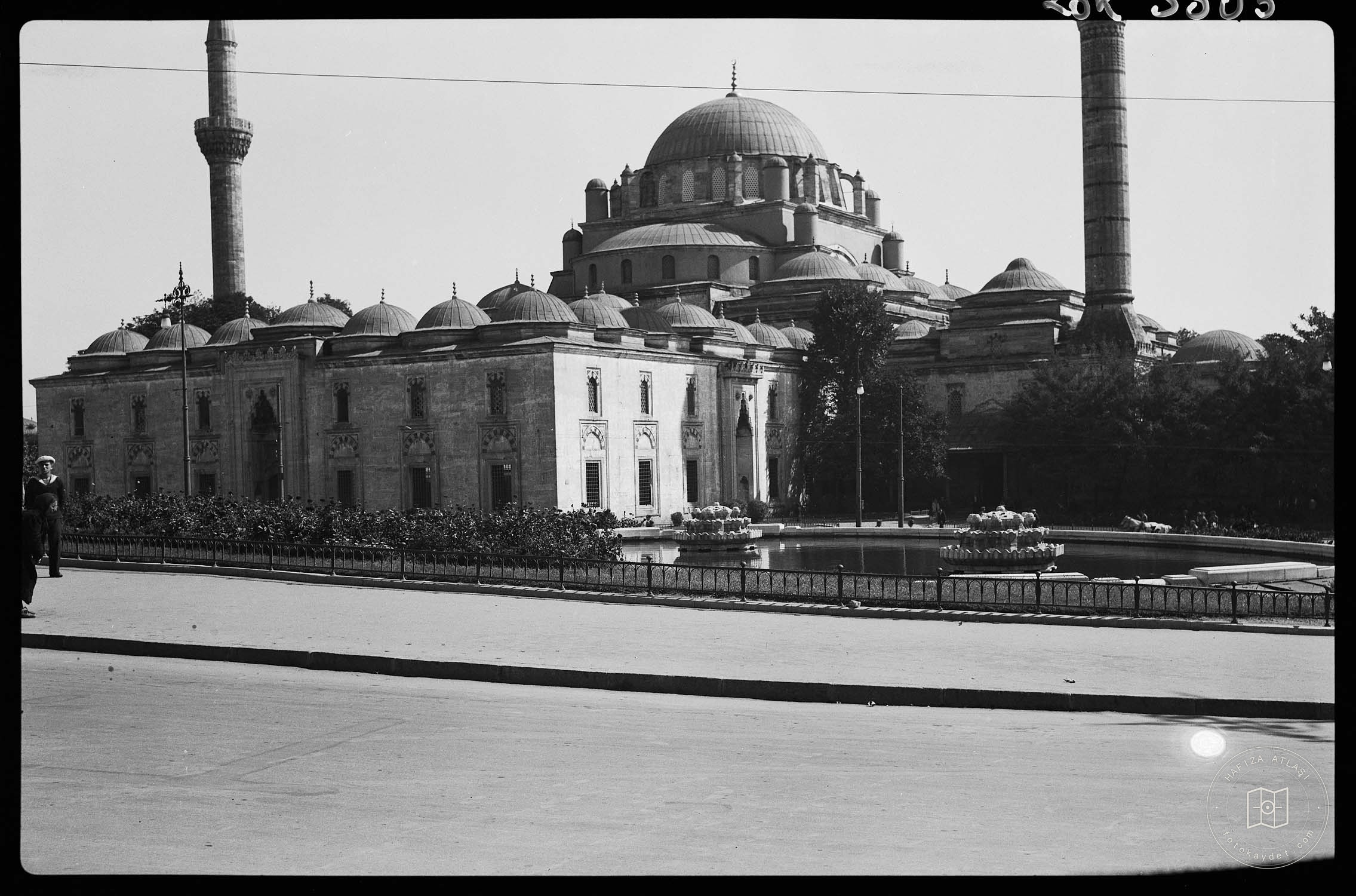 Beyazıt Mosque and Haydar Bey Pool