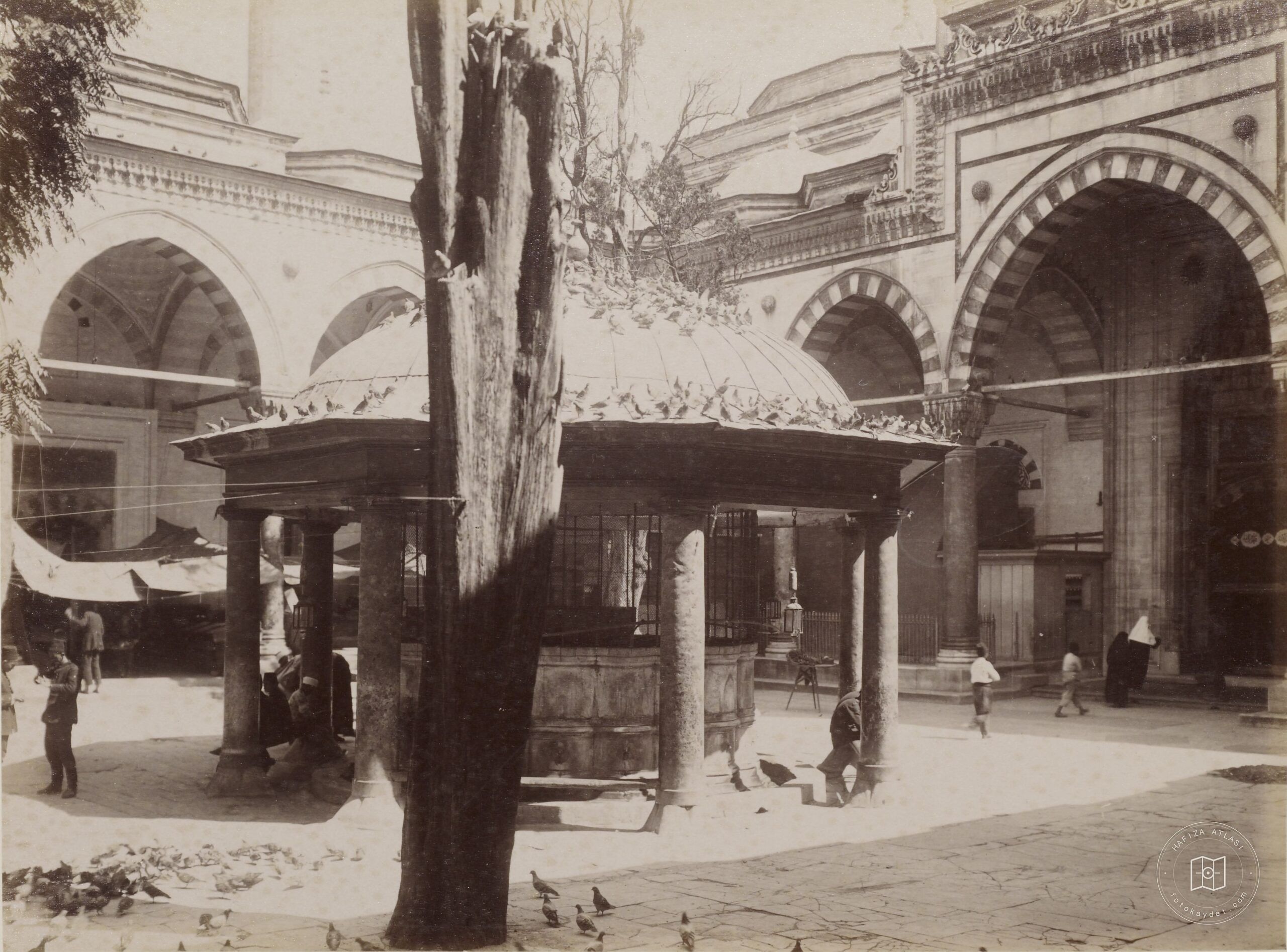 Beyazıt Mosque Avlusu and Şadurvan
