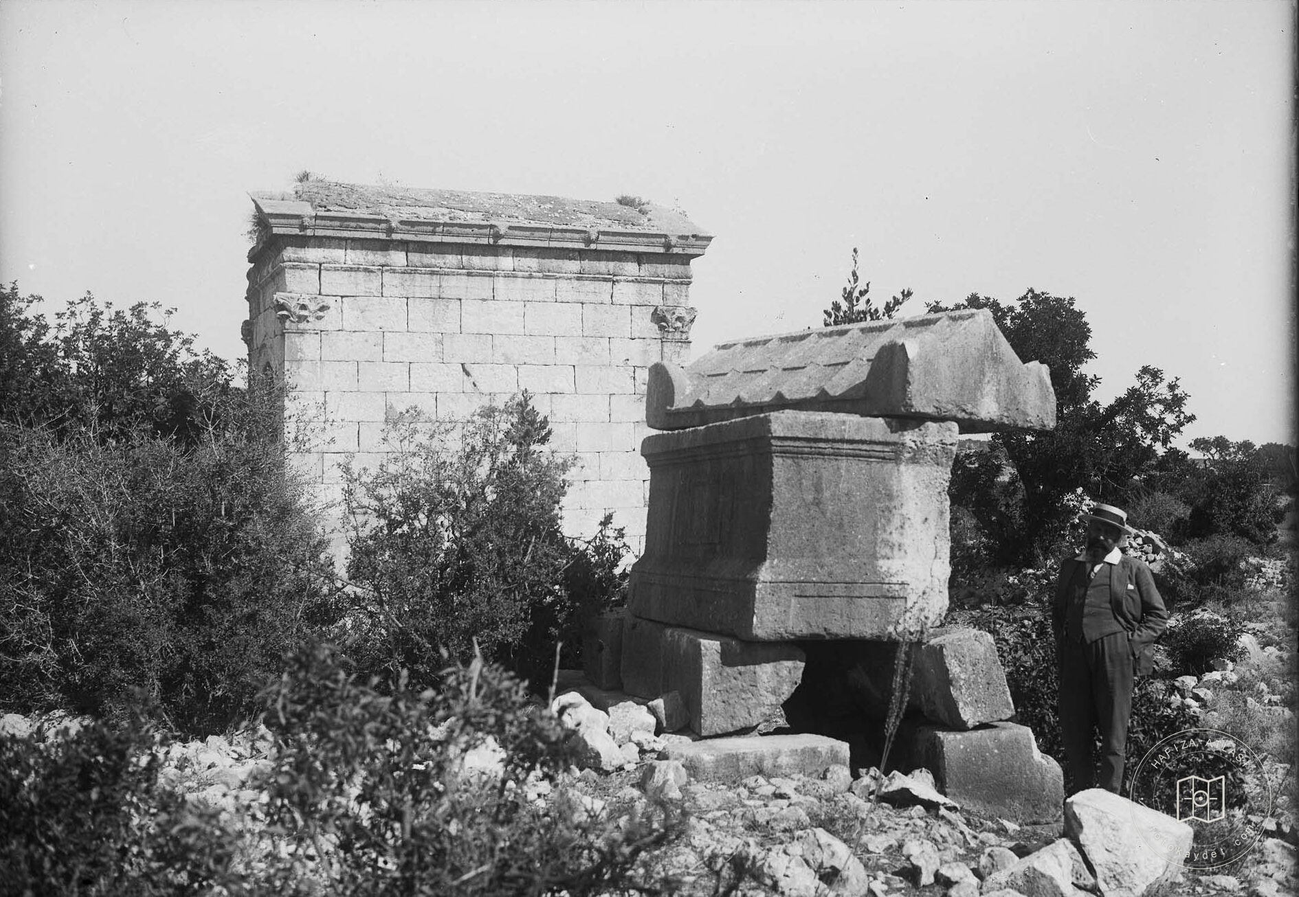 Queen Aba Monument Grave and Lahit