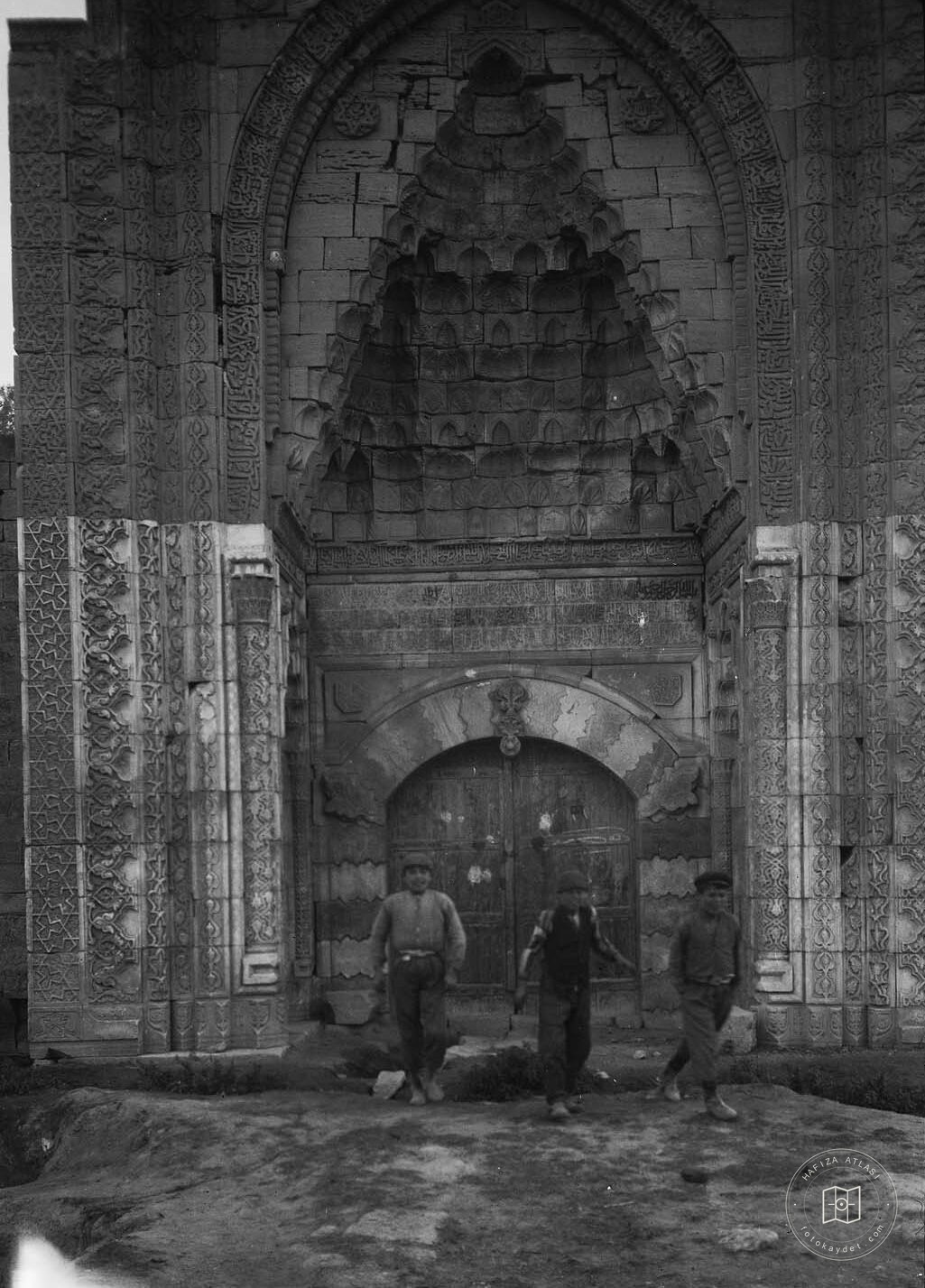 Karaman Hatuniye Medresesi Taç Kapısı