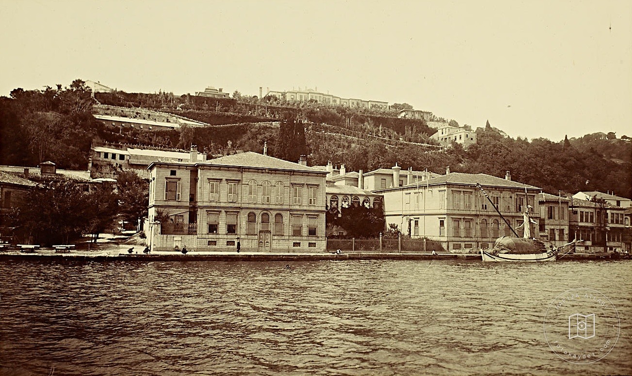Captain-ı Derya Hasan Pasha and Fazıl Efendi Pedestrians