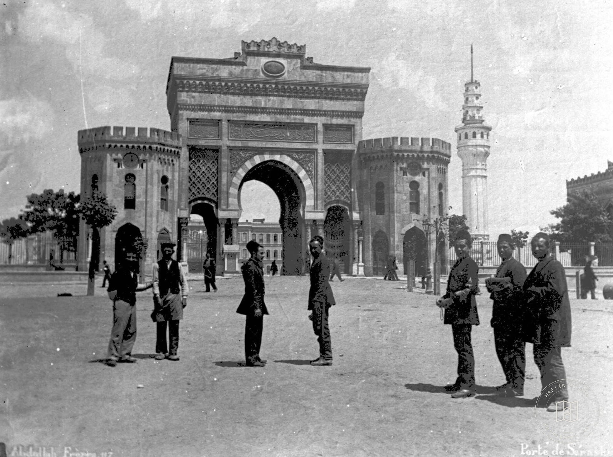 Seraskerat Kapısı