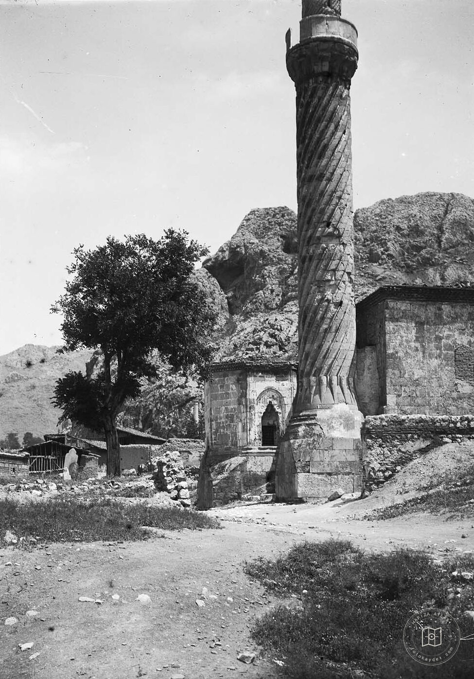 Burmali Minare Camii