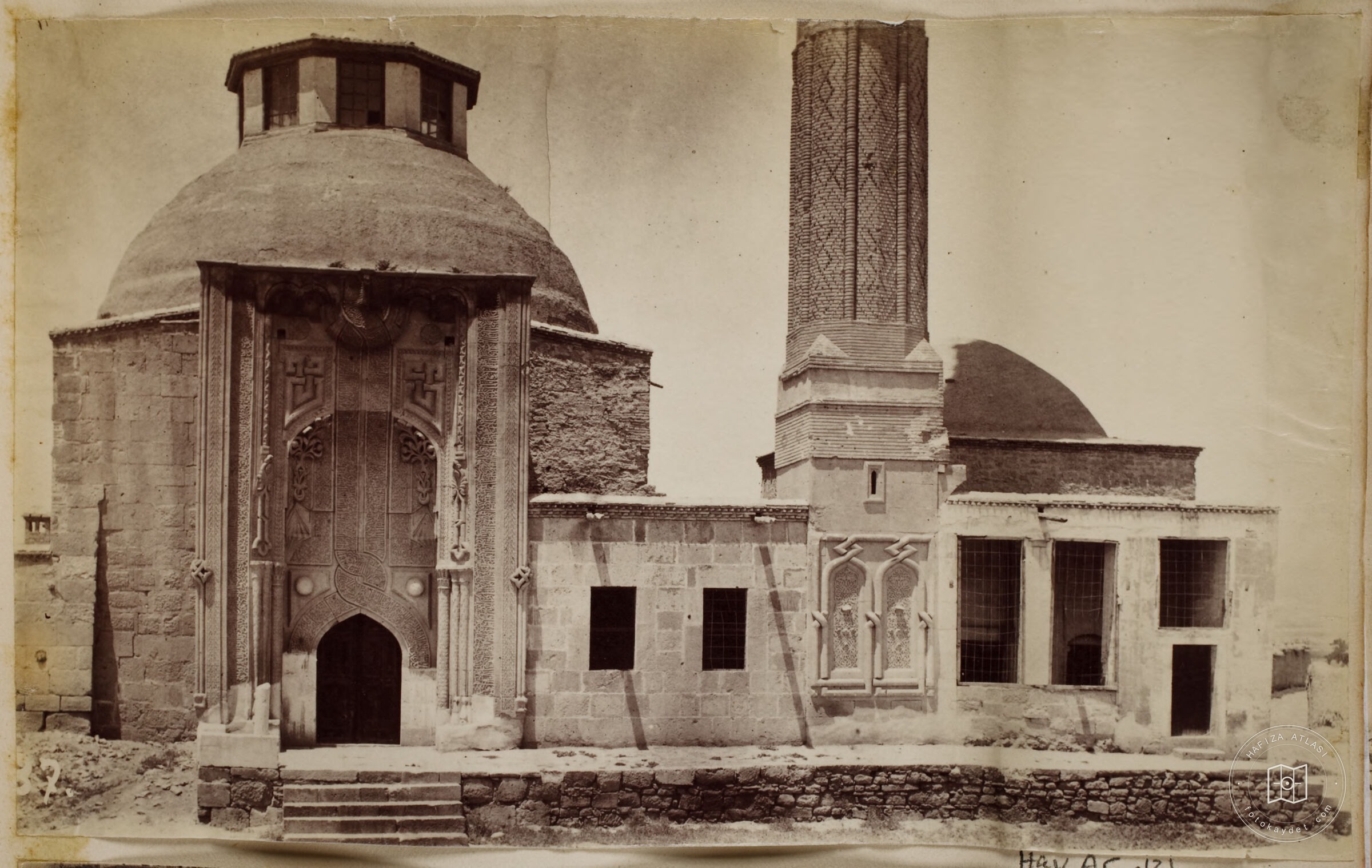 İnce Minareli Medrese Taç Kapısı