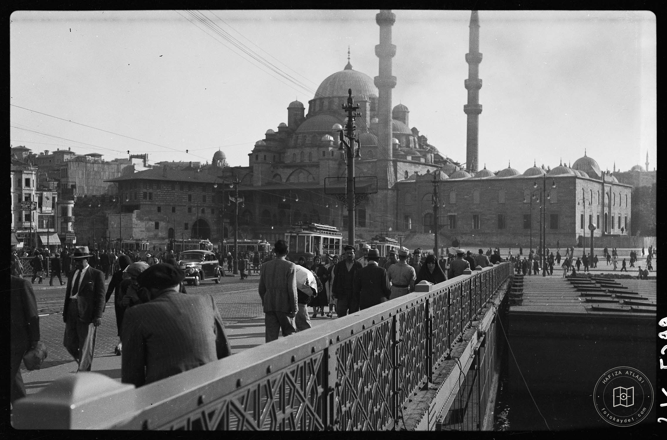 Yeni Cami; Galata Köprüsü’nden Görünüm