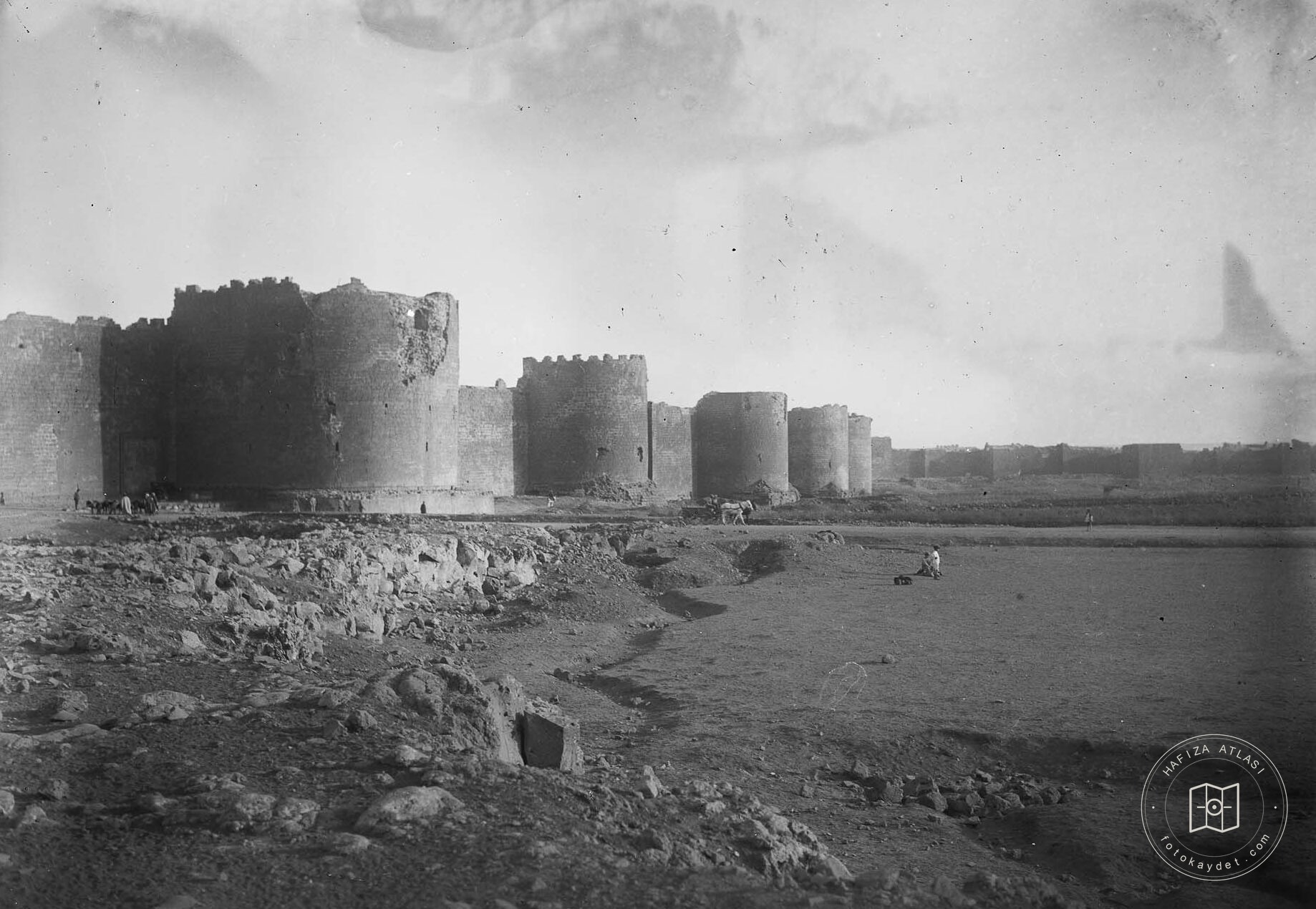 Diyarbakır Surler: South View from Urfa Door