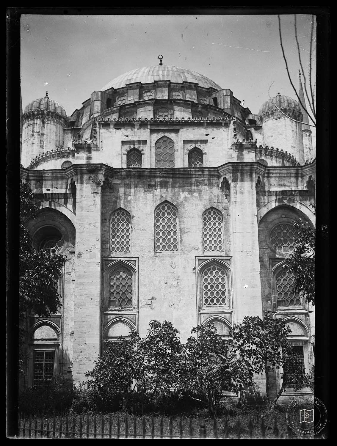 Süleymaniye Ashliye; Exterior Wall of Glass