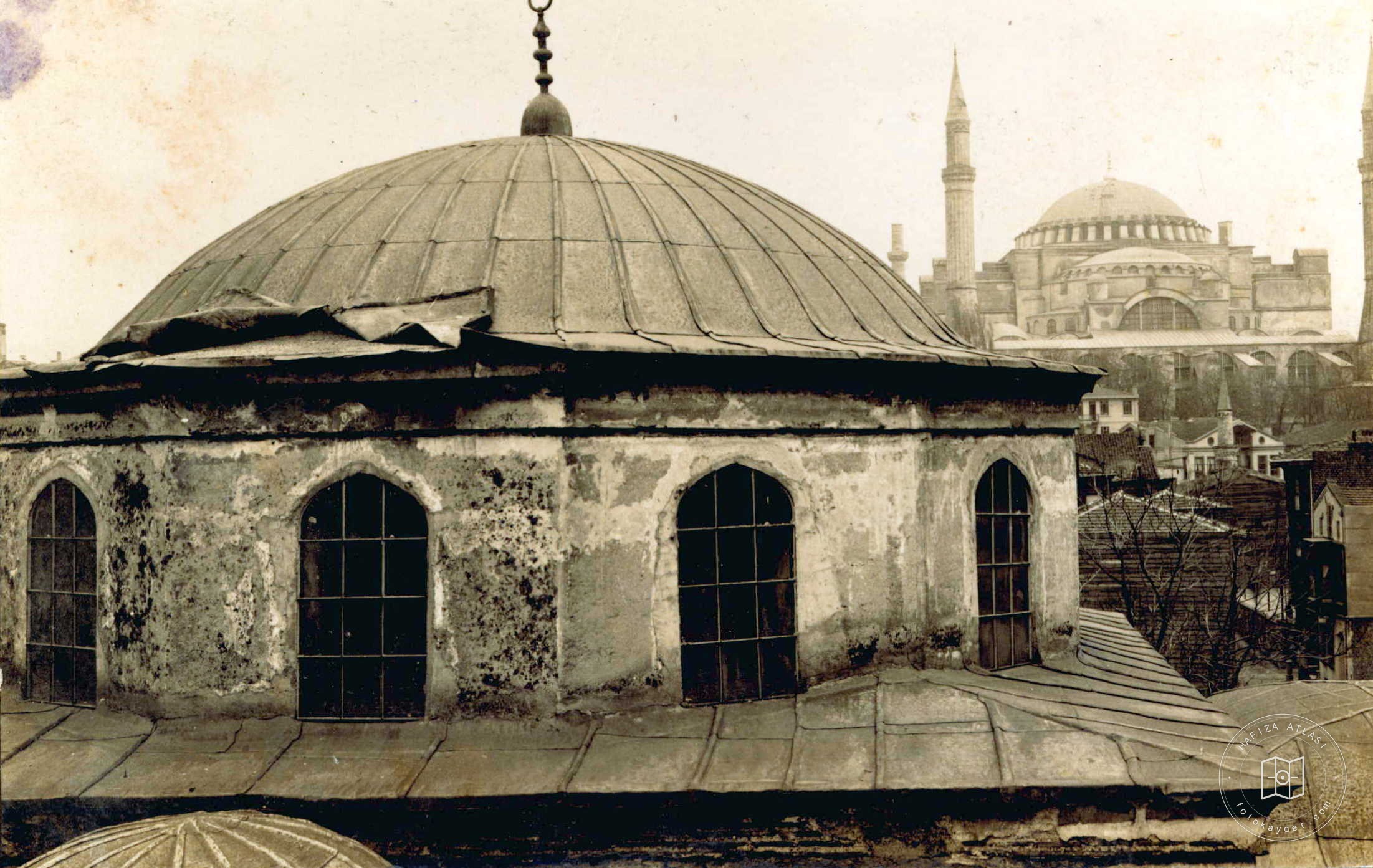 Hacı Beşir Ağa Kubbesi ve Ayasofya