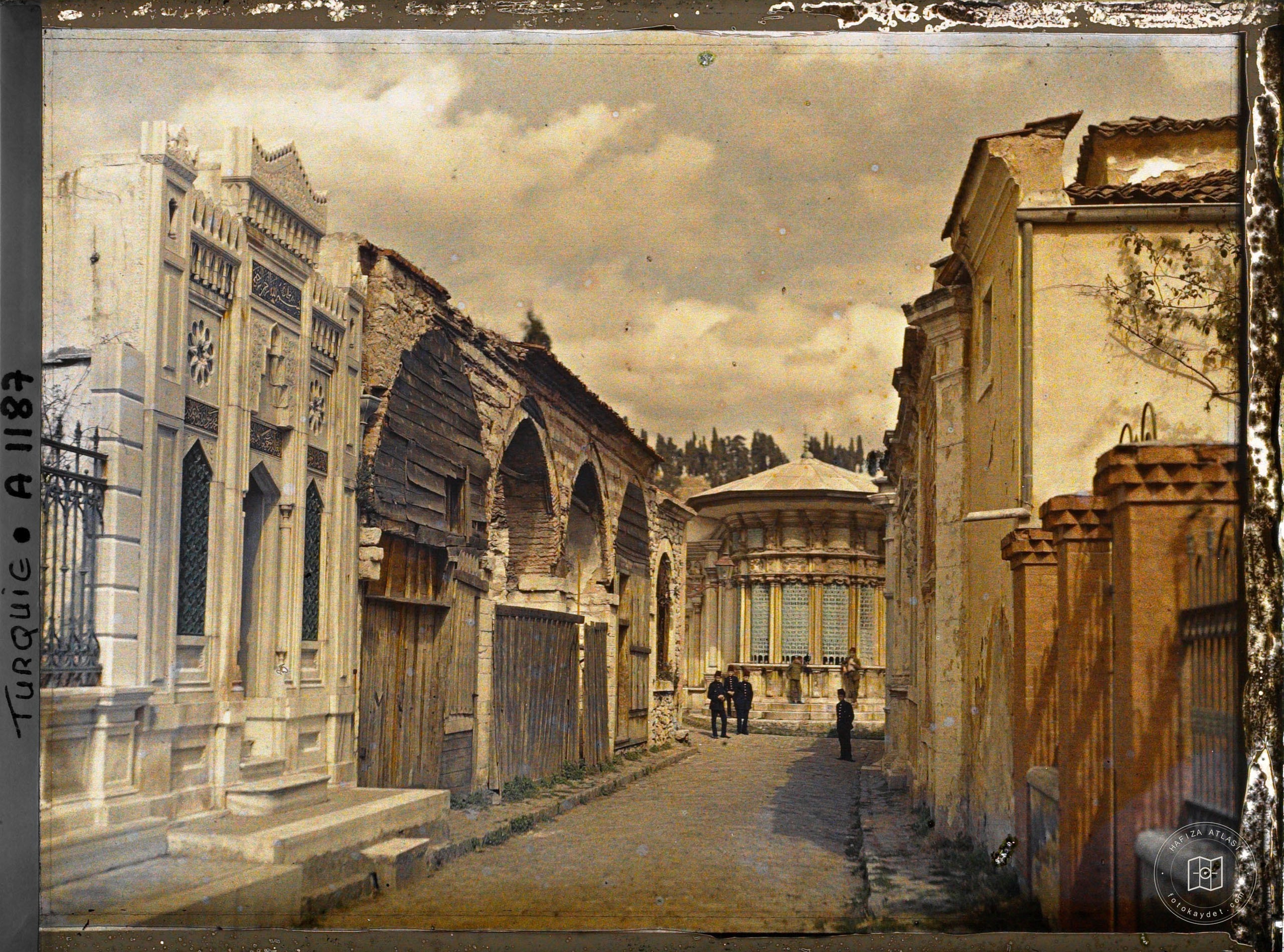 Beybaba Street’tan Mihrişah Valide Sultan Sebili’ne Bakış