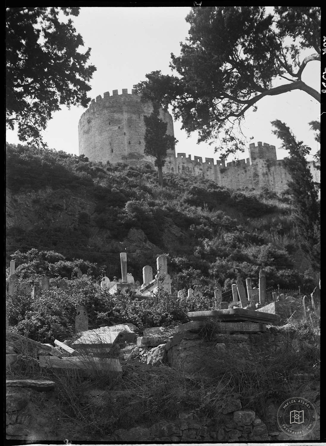 Aşiyan Cemetery and Zağanos Pasha Tower