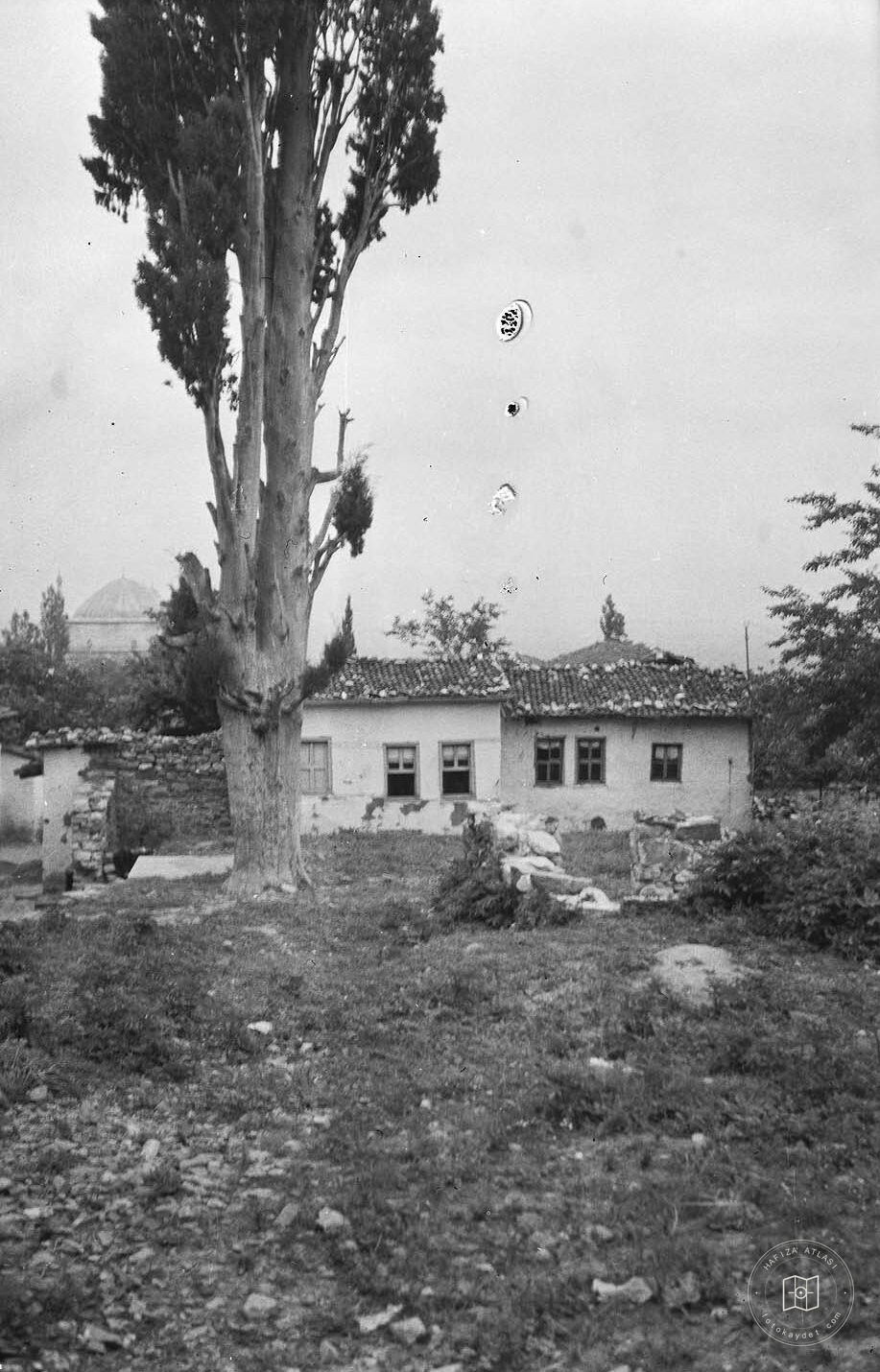 Old Homes and Rear Green Tomb
