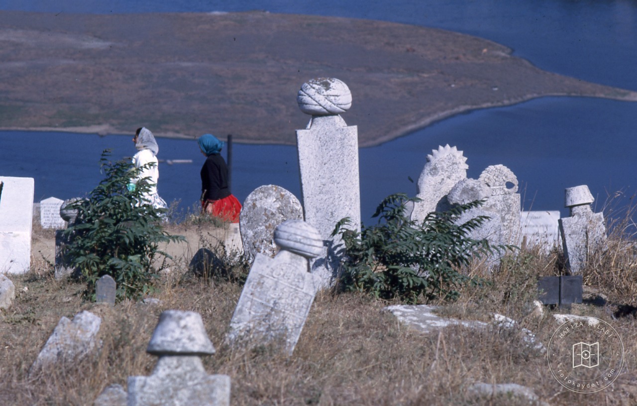 Eyüp Cemetery and Spring Island
