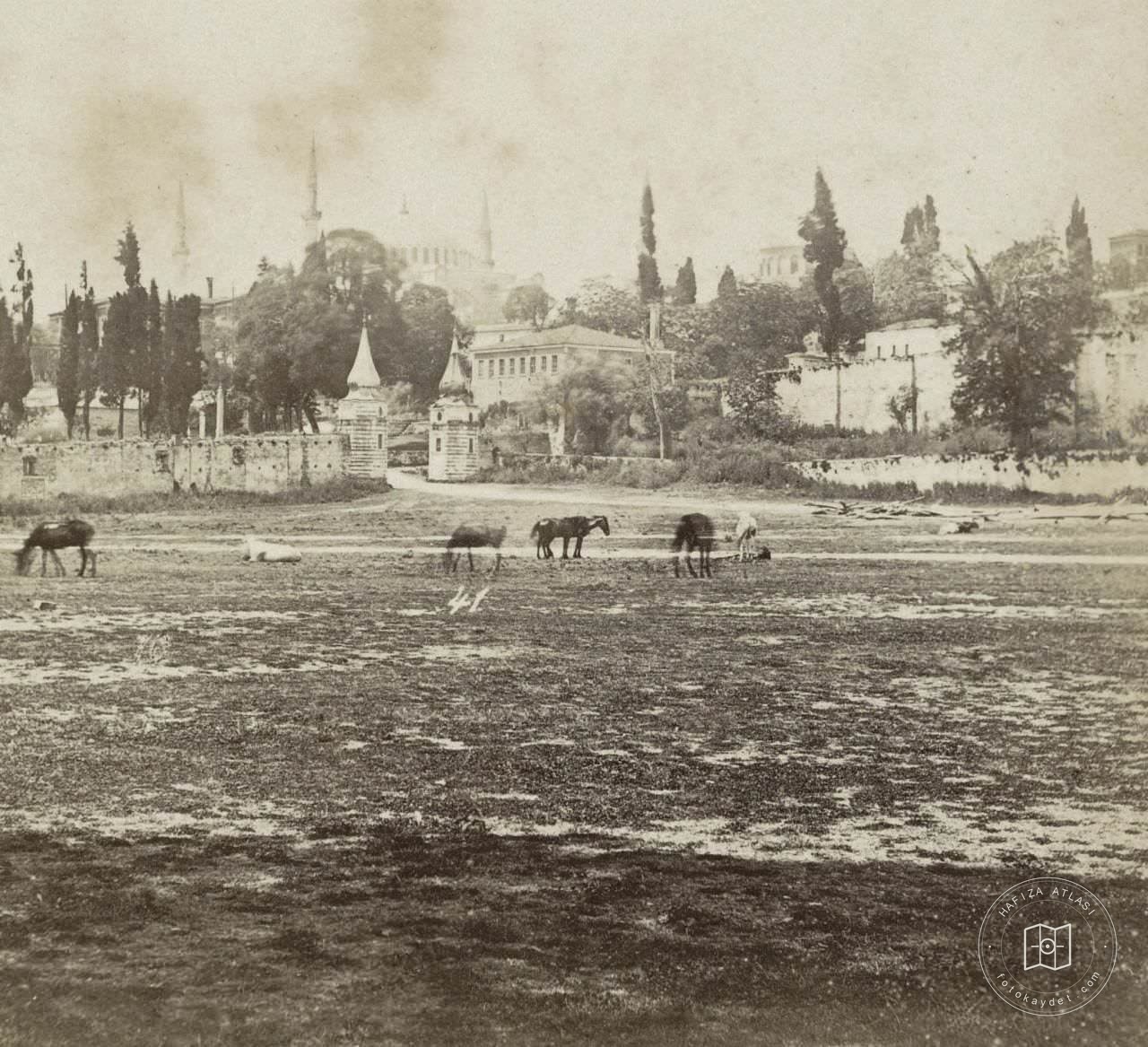 Topkapı Sarayı Square
