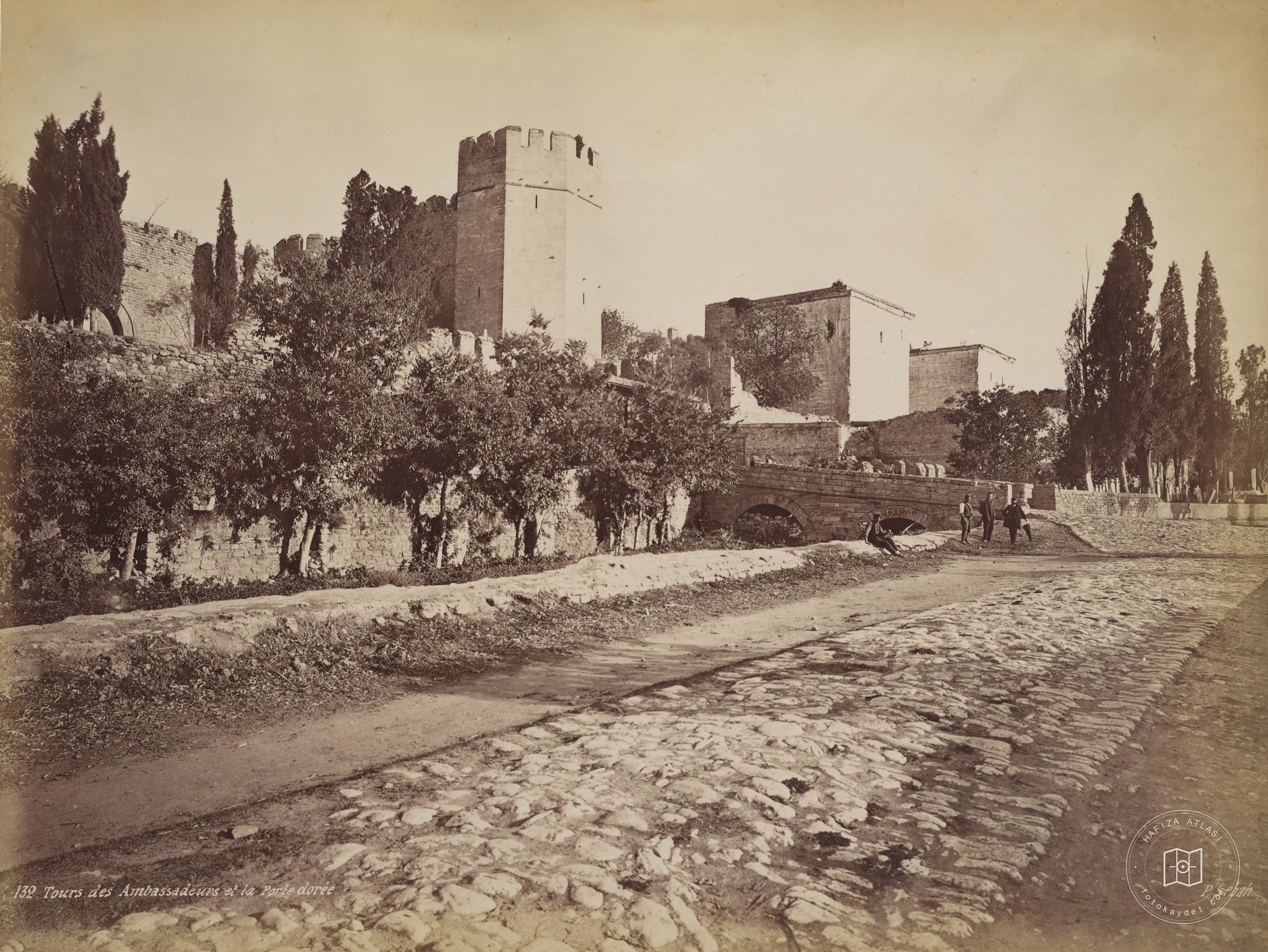 Yedikule Köprüsü, Surlar ve Altın Kapı