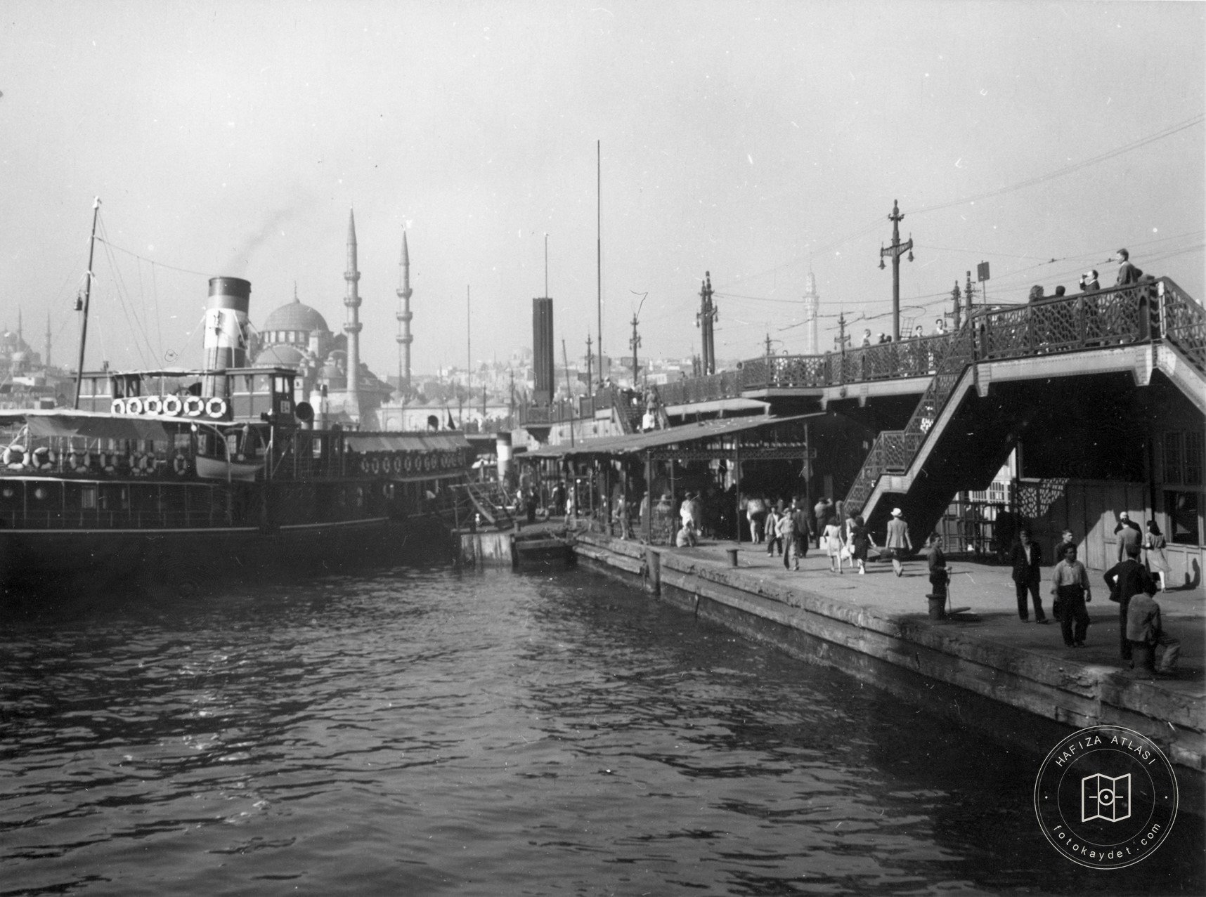 Galata Köprüsü’nün Eminönü ve Yeni Cami’ye Bakan Görünümü