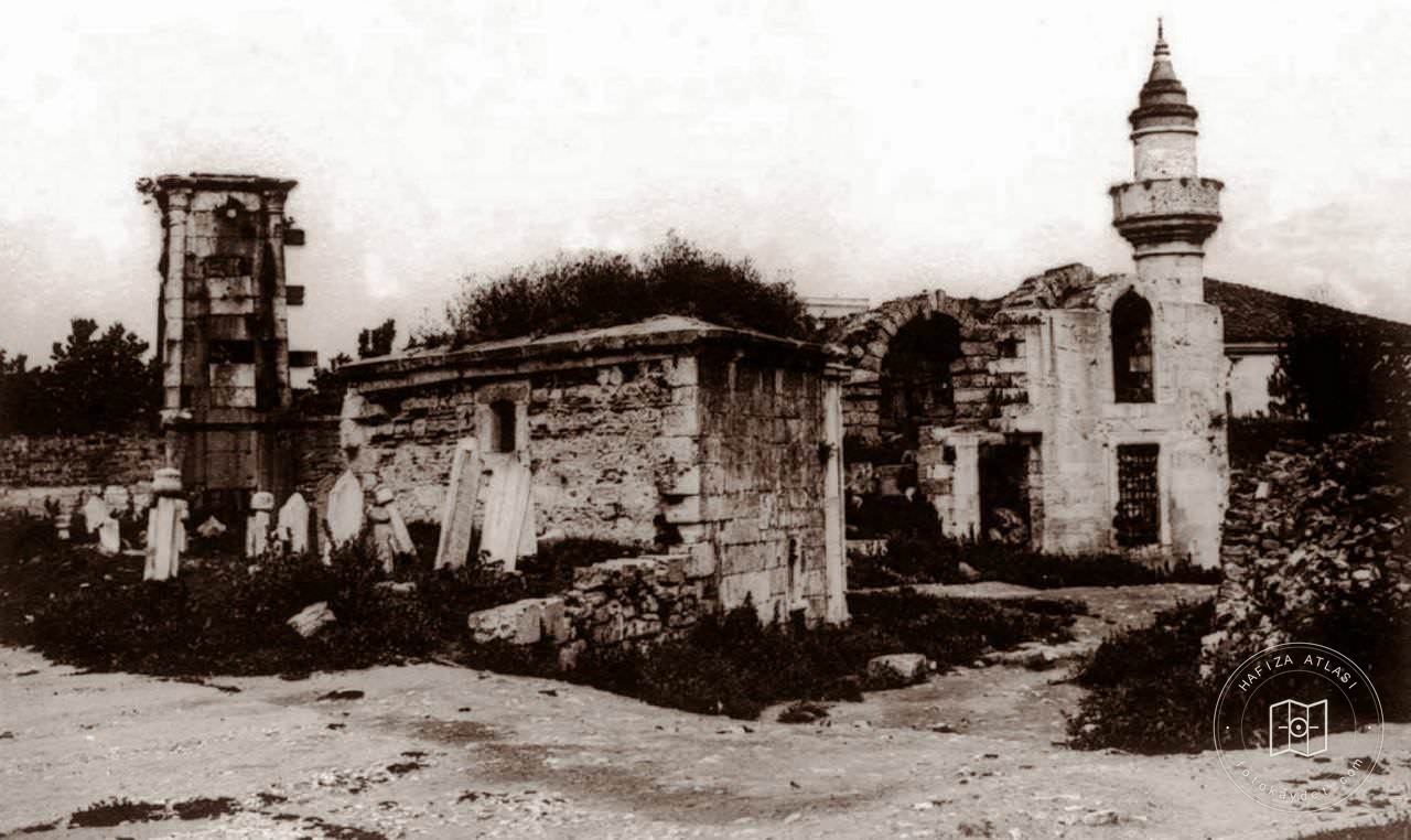 Dülgerzade Mosque, Dülgeroğlu Fountain and Water Scale