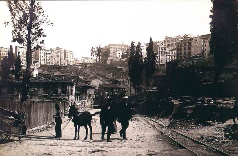 Ulaşım Sokak Üzerinde Dekovil Hattı
