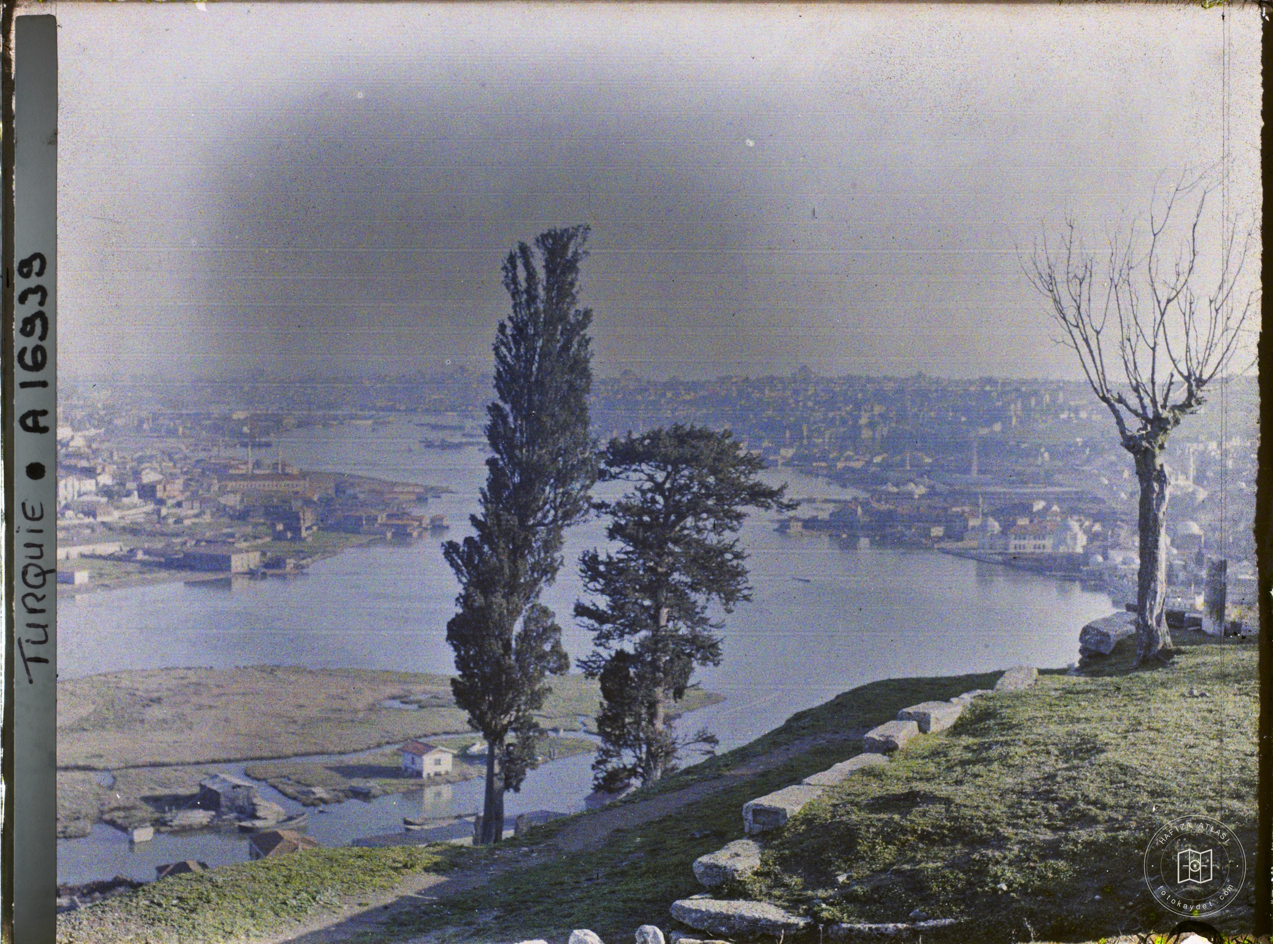 Eyüp Mezarlığından Haliç’e Bakış