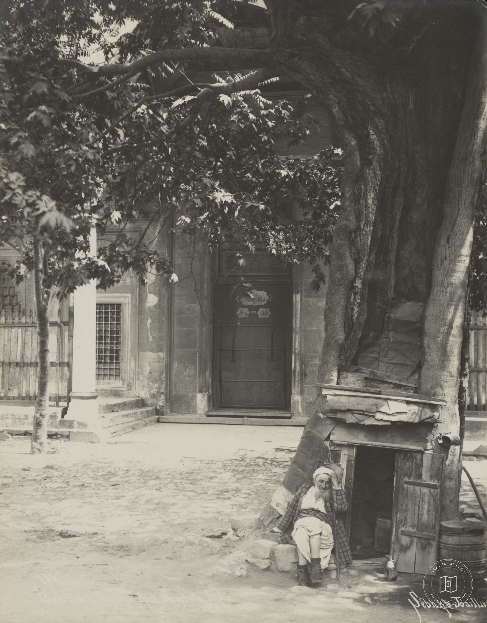 Atik Ali Pasha Mosque Hunting