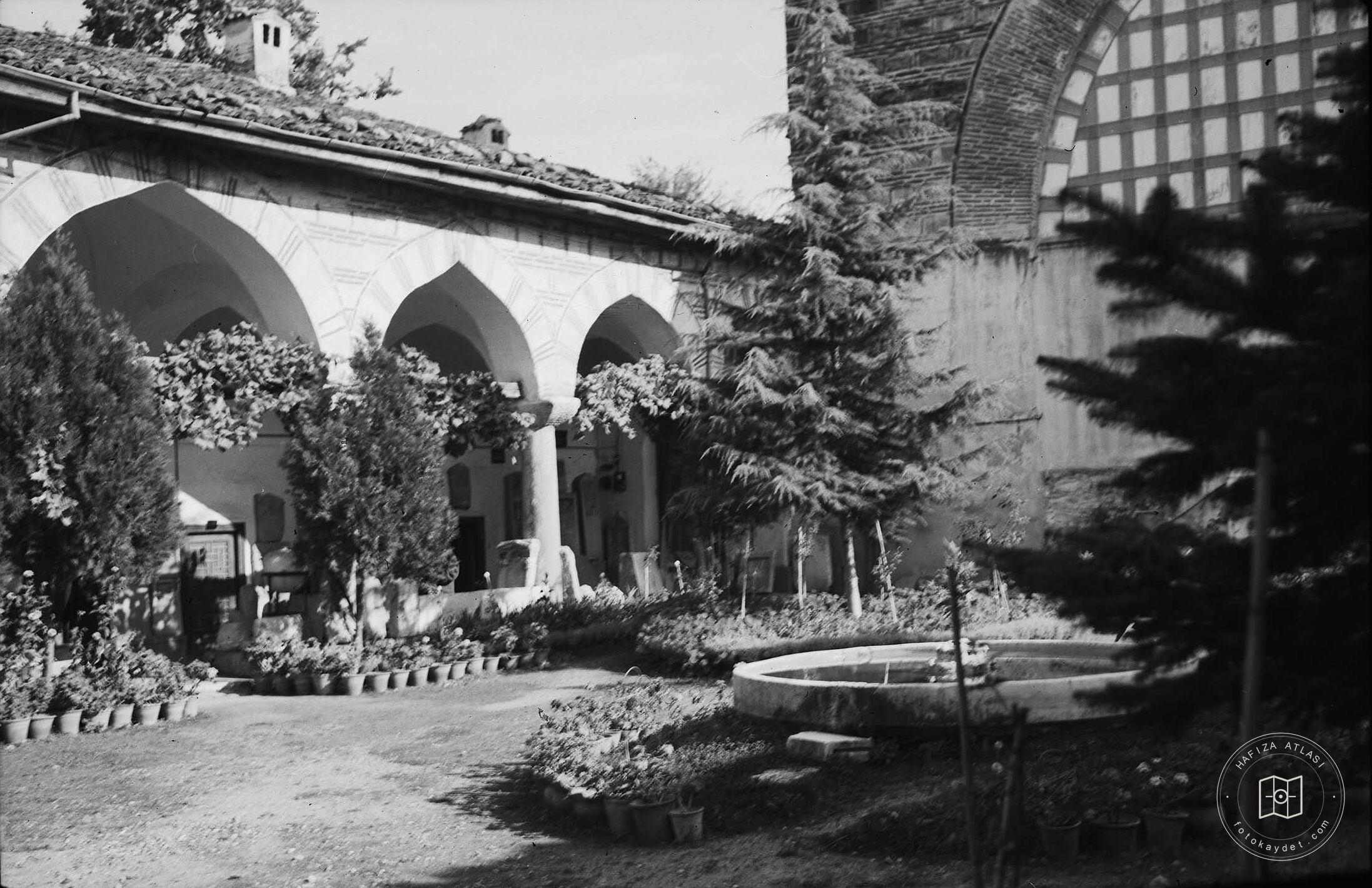 Green Mosque Medresesi Hunting