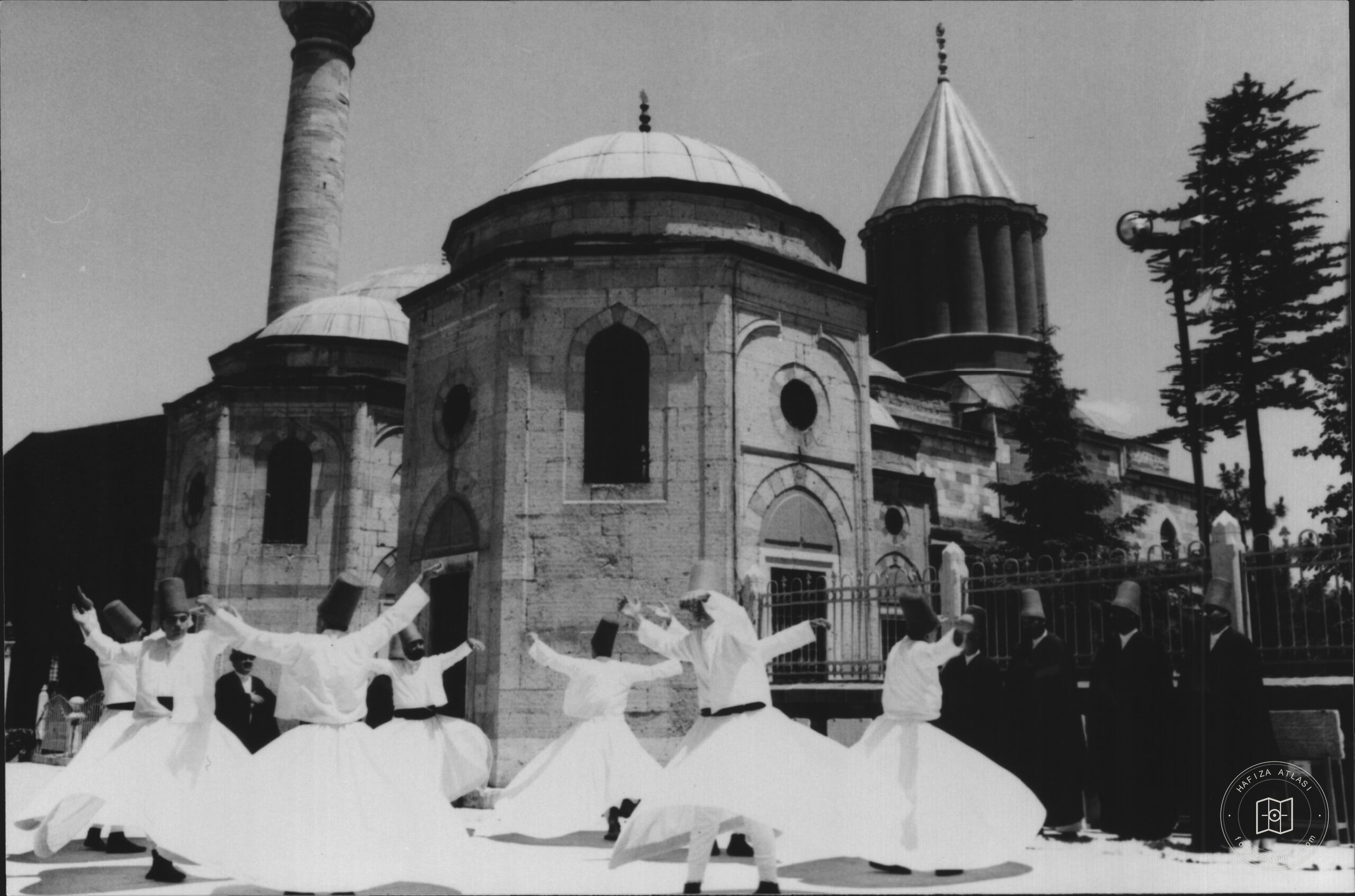 Mevlana Müzesi Önünde Sema Gösterisi