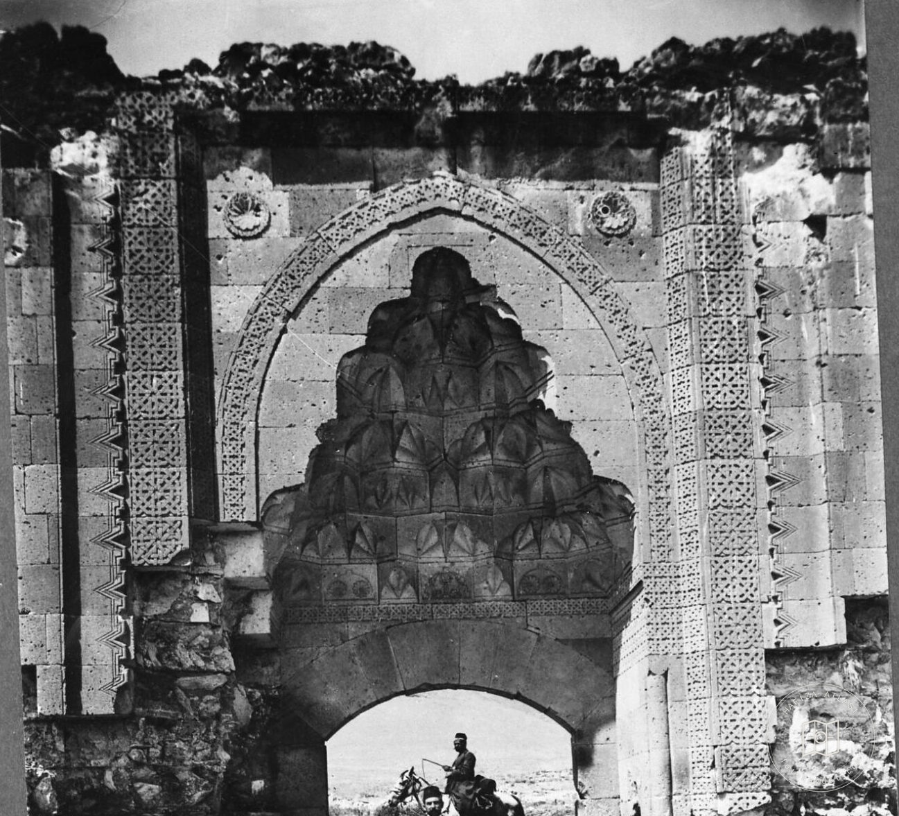 Alay Hani Crown Gate