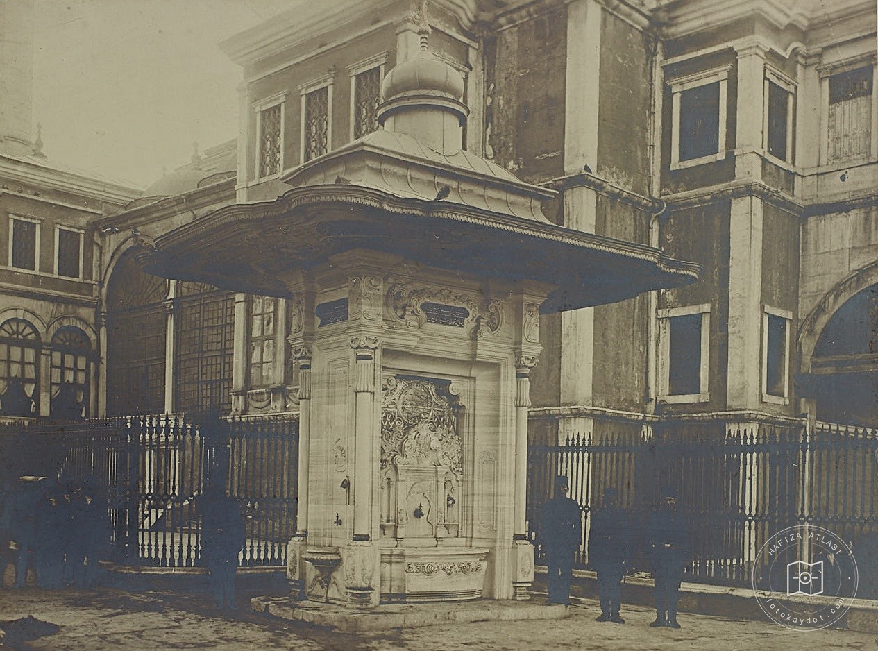 Sultan II.Abdülhamit Fountain Street View