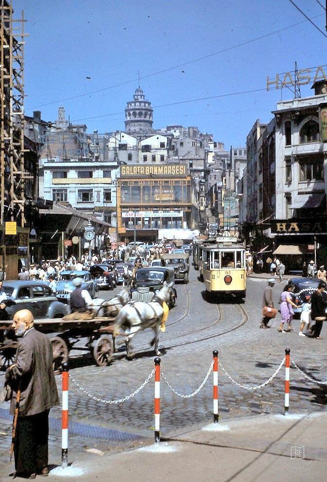 Karaköy’de Sarı Tramvay