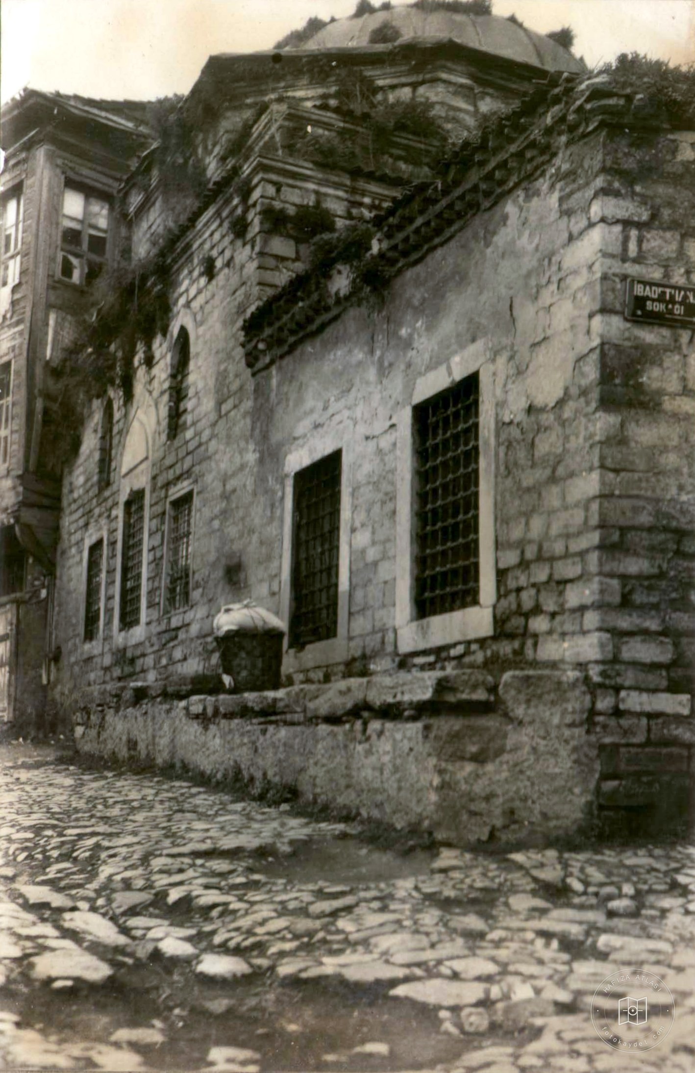 Zembilli Ali Efendi Türbesi
