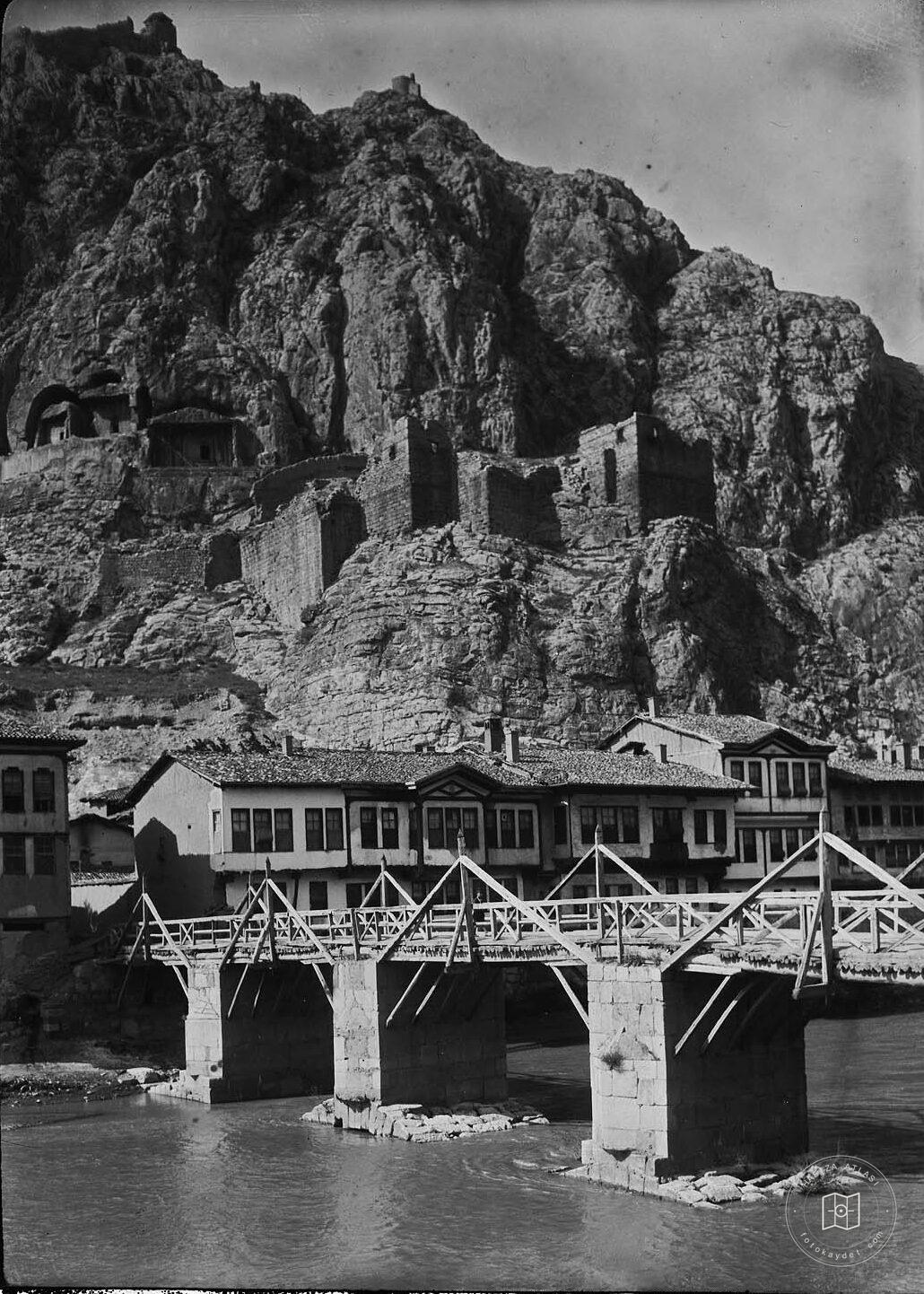 Amasya Akçak Bridge and Helenistic Surlar
