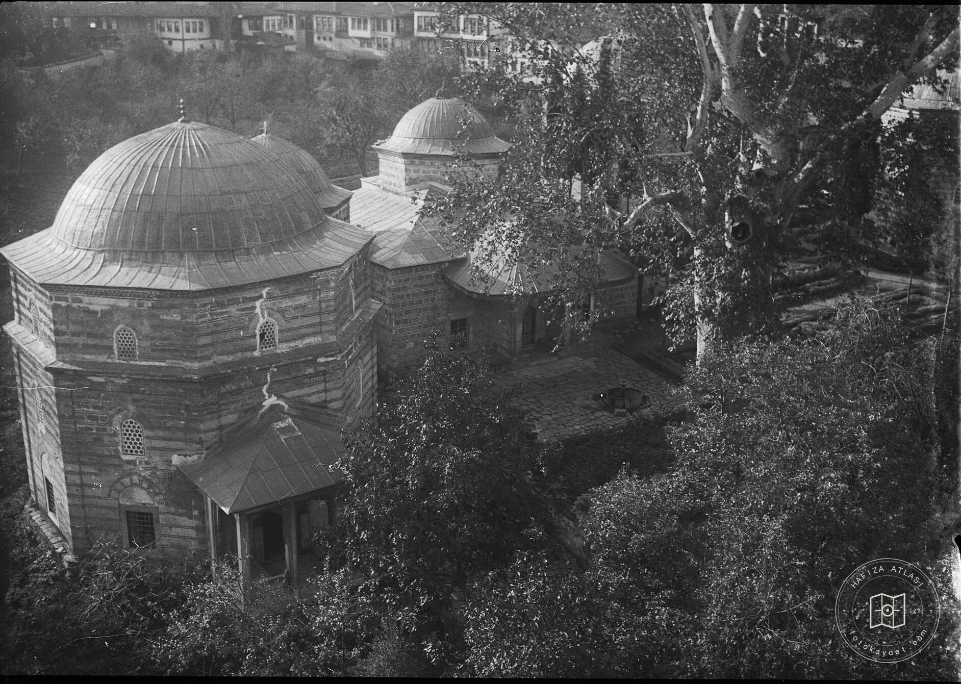 Bursa Muradiye Camii Minaresi’nden Türbeler