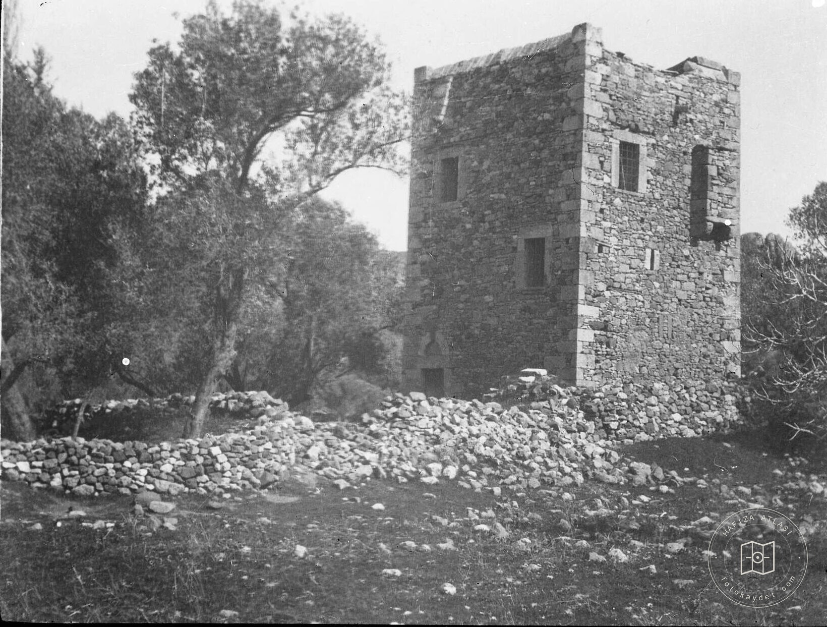 Foça, Kule