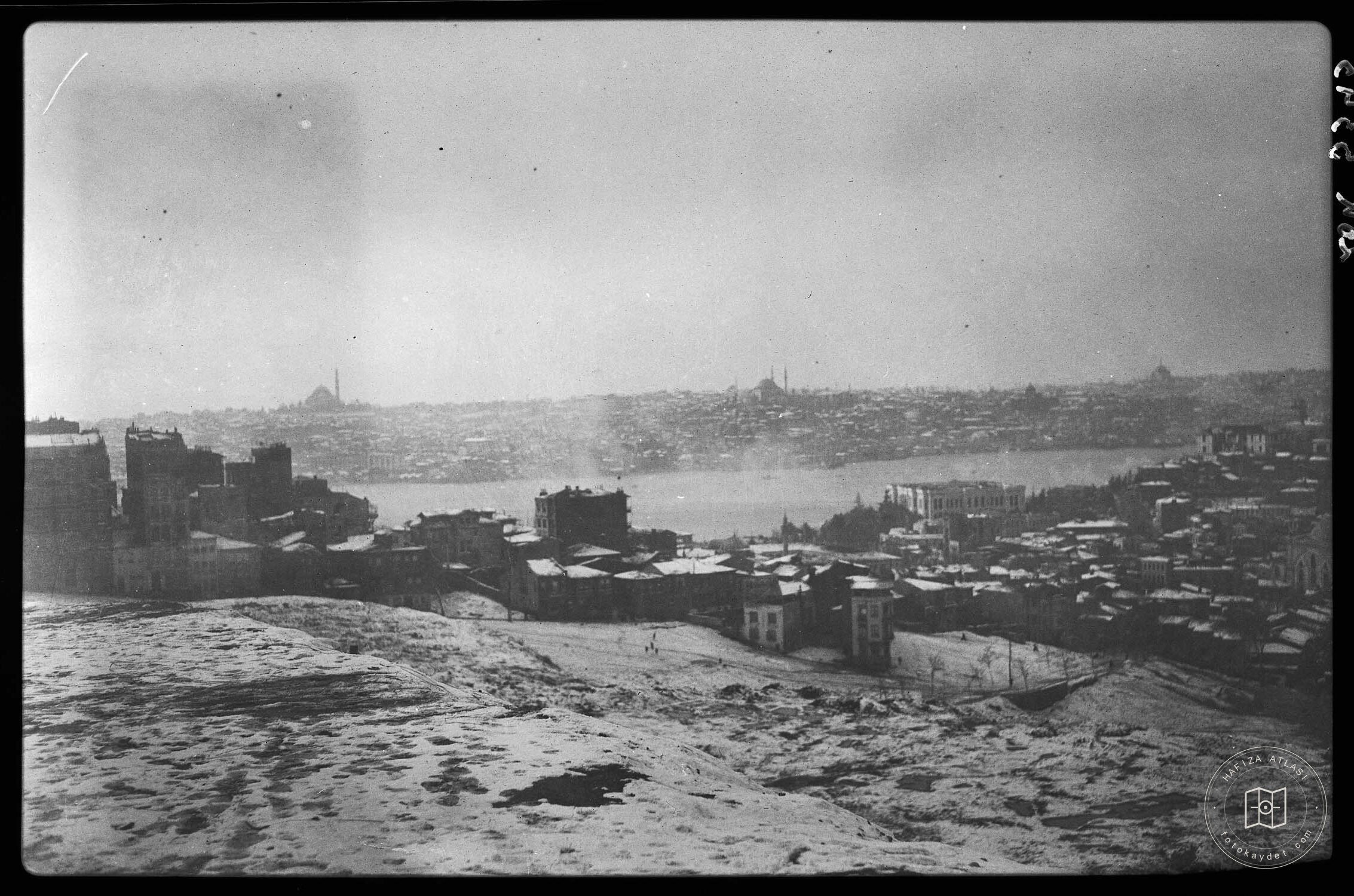 Kasımpaşa; Karlı bir günde İstanbul manzarası