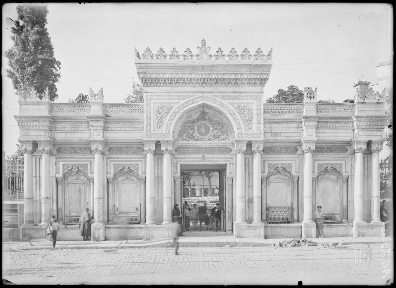 Pertevnal Valide Sultan Mosque Hunting Door