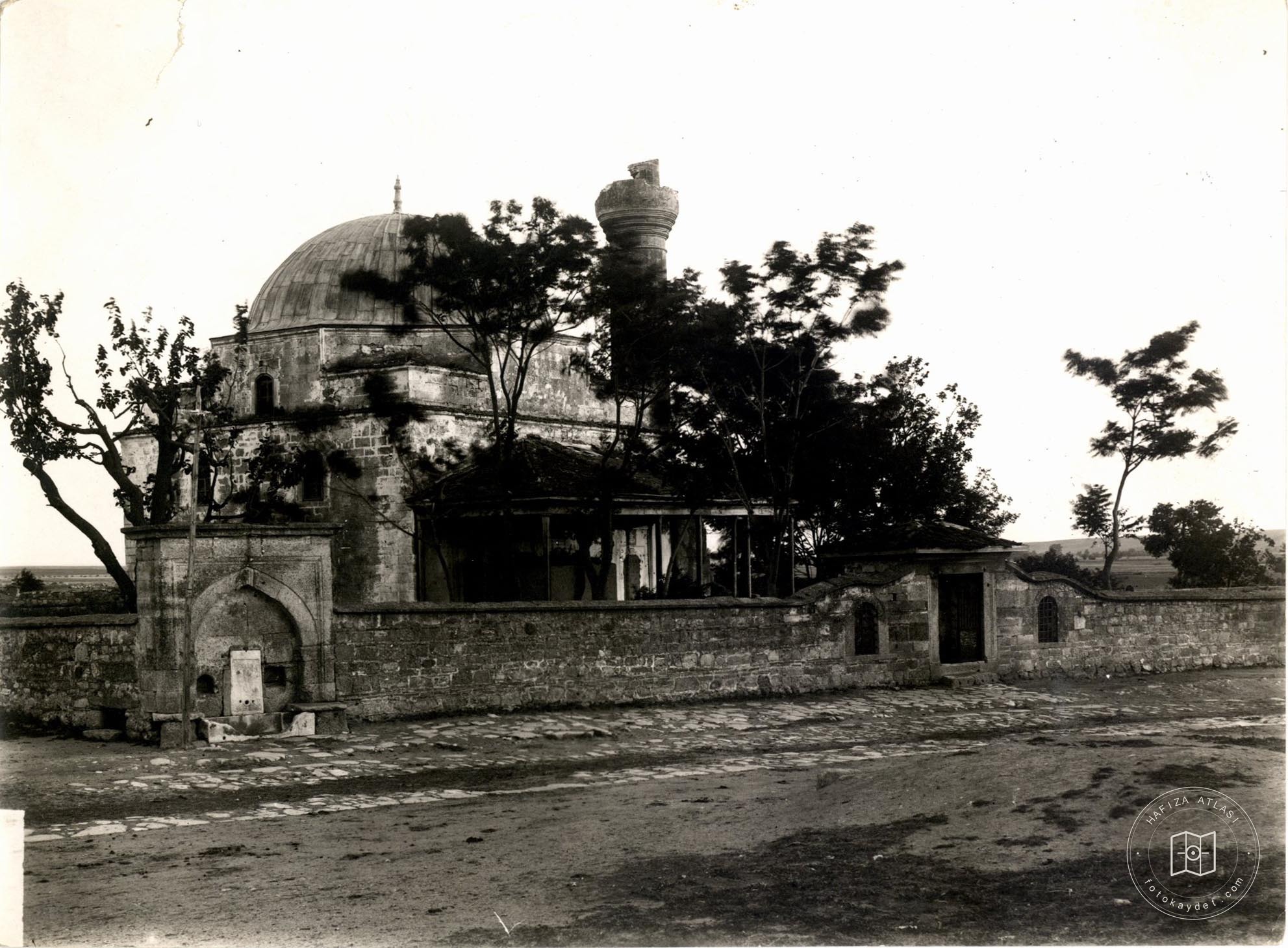 Lüleburgaz Kadı Ali Camii ve Önündeki Çeşme