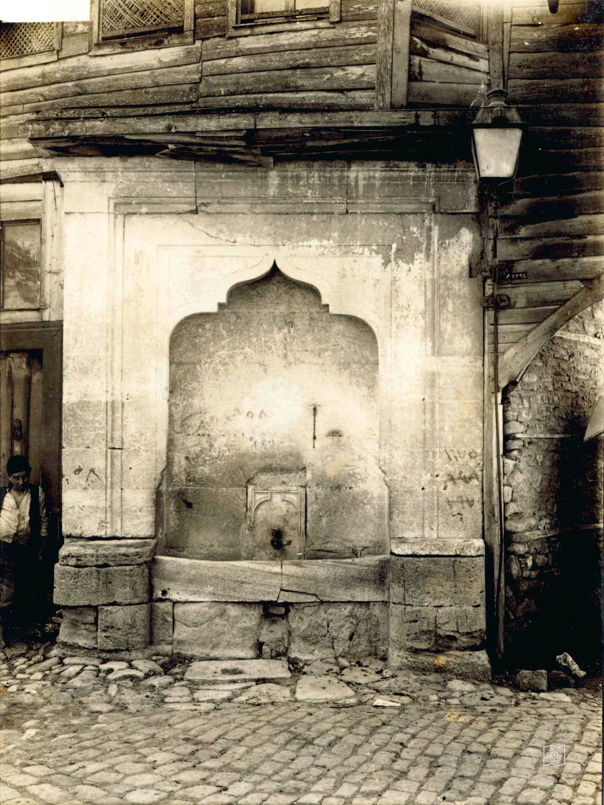 Spider-Free Grandpa (Mahpeyker Kösem Sultan) Fountain