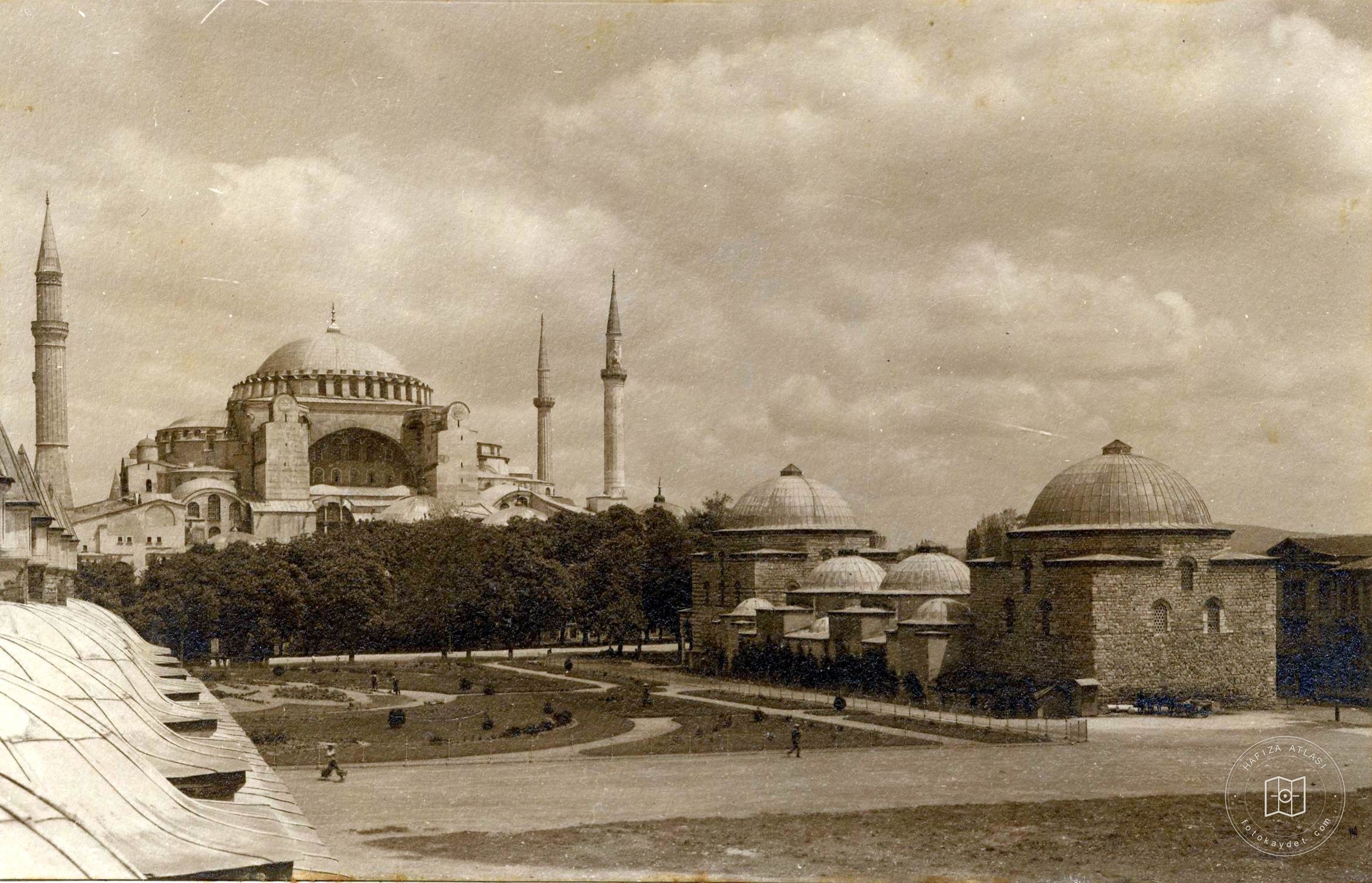 Sultan Ahmet Medresesi’nden Ayasofya Hamamı’na bakış