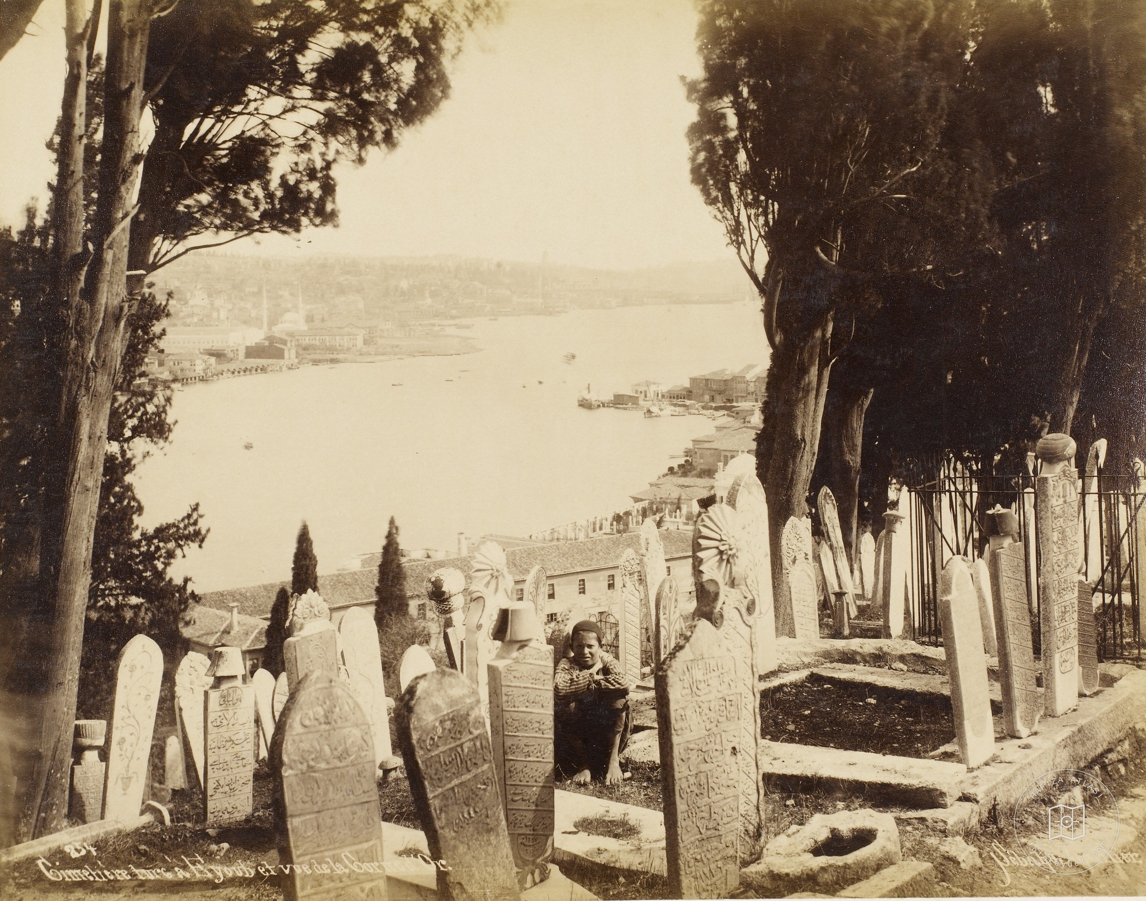 Eyüp Mezarlığından Golden Horn