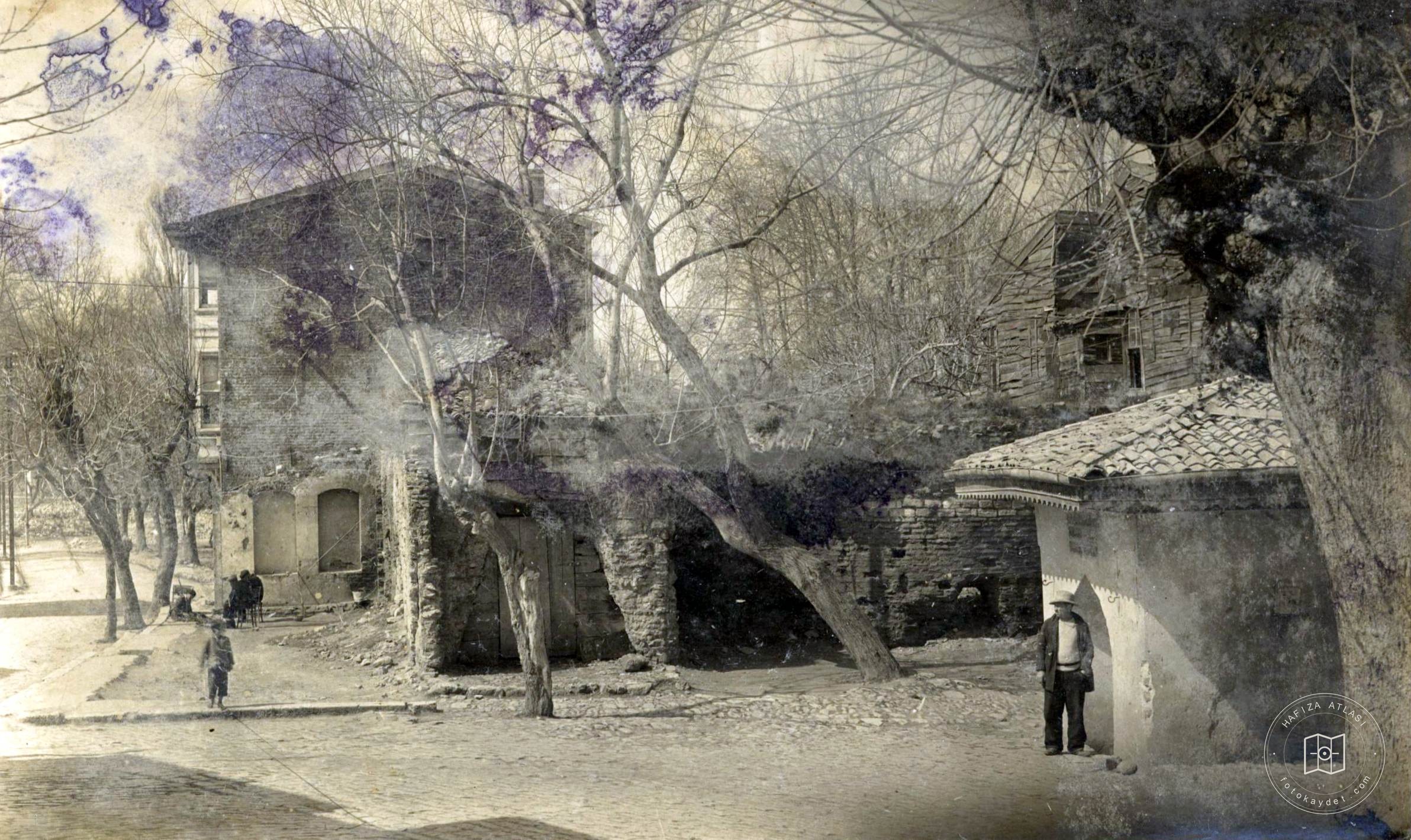 Itavroz Church Residues and I. Mahmut Fountain