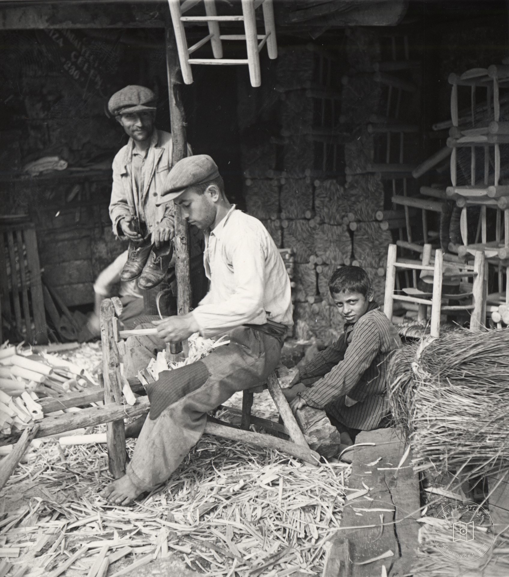 Masters and Assistants of Stool in Tahtakale