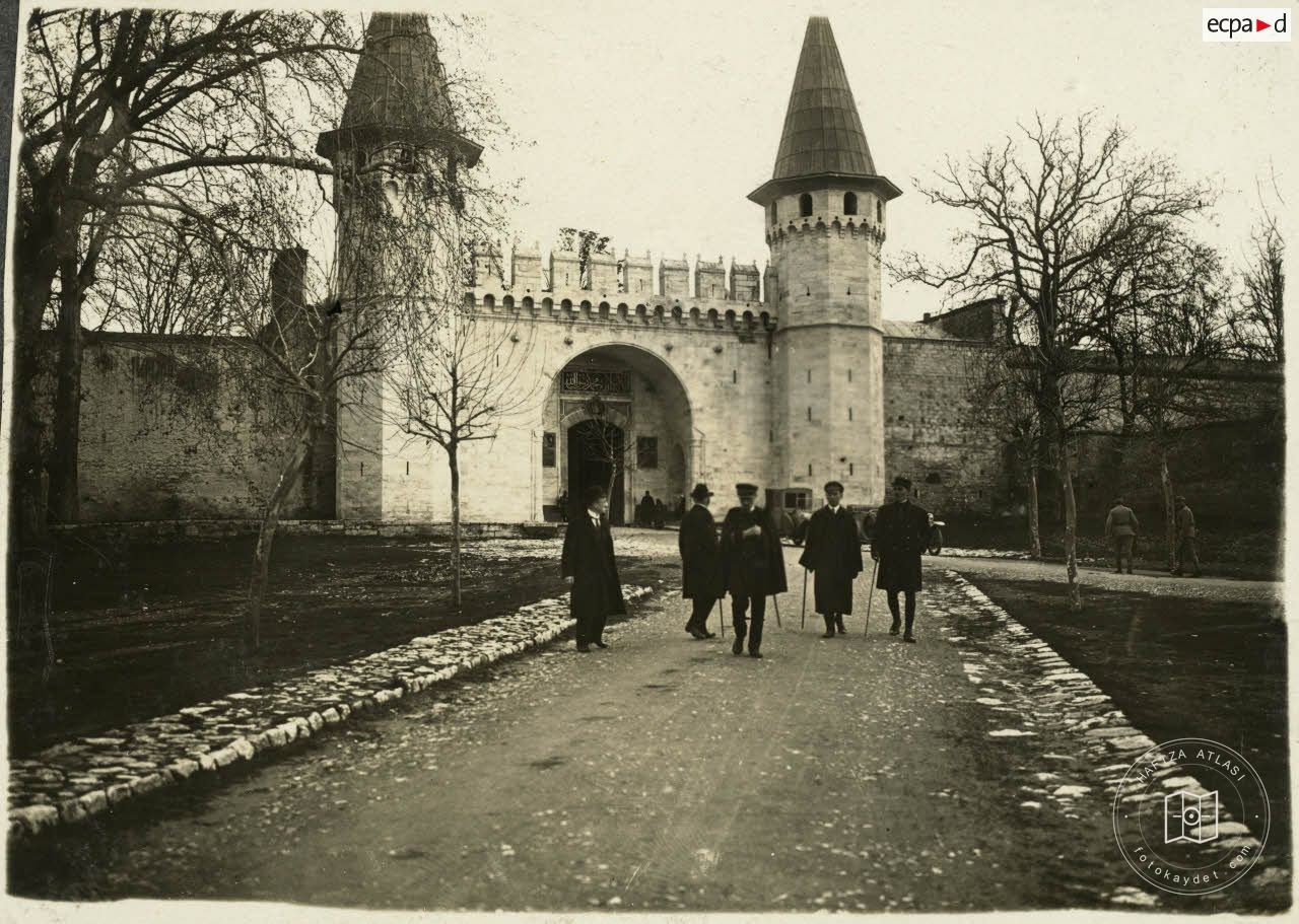 Babüsselam ve Bastonlu Adamlar