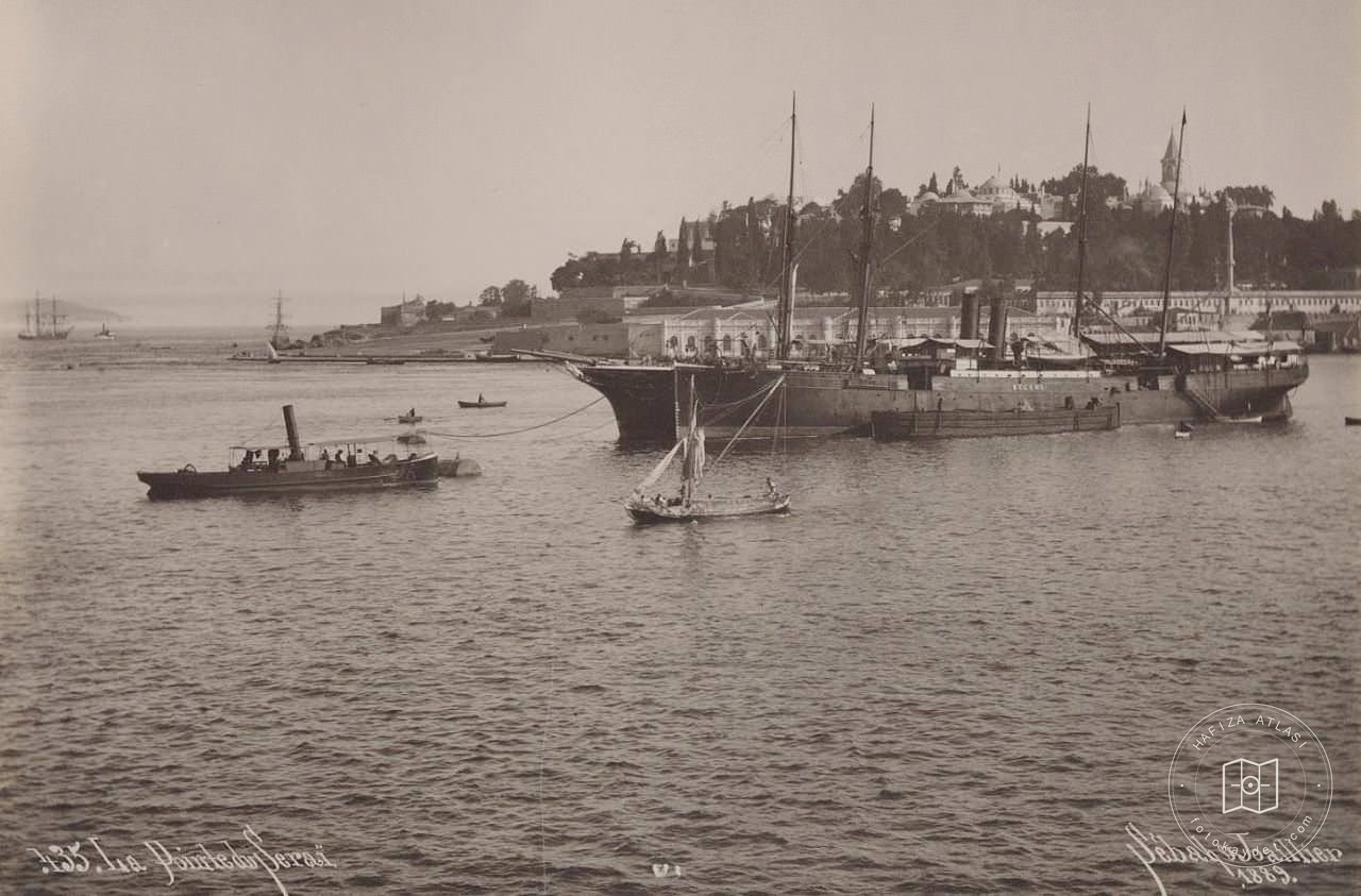 Ship on Sarayburnu Fronts