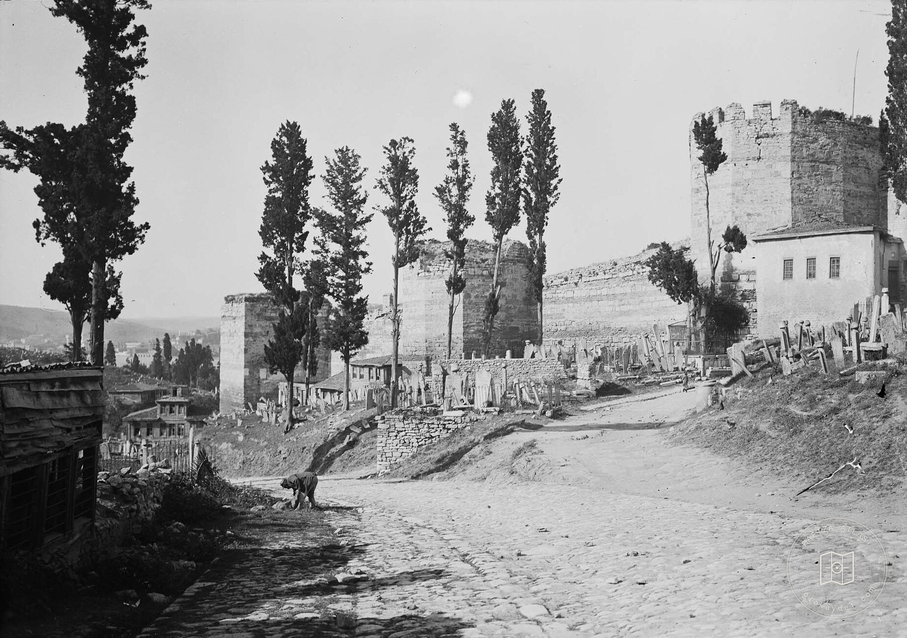 Eğrikapı Surs and Cemetery in the Environment