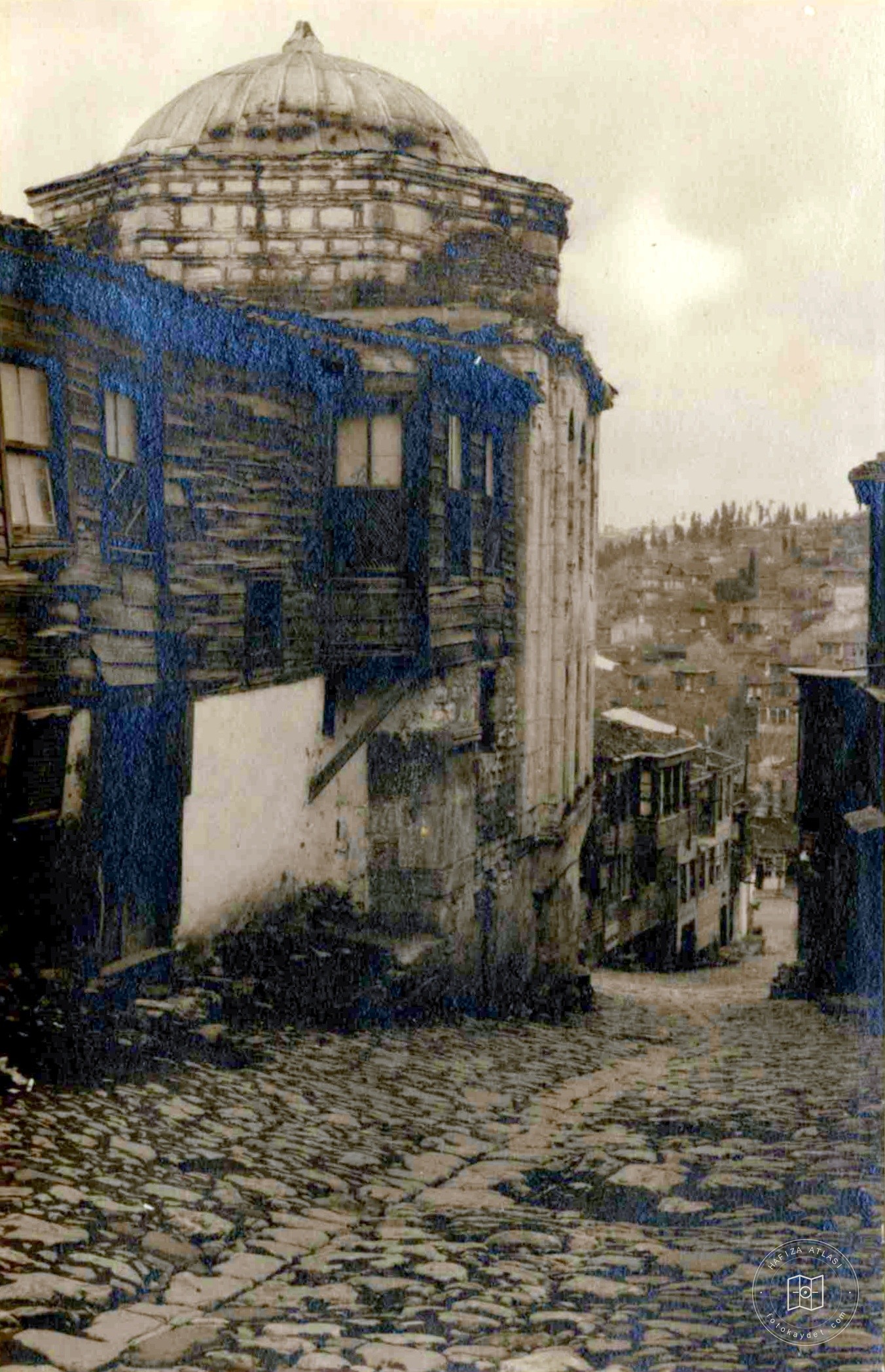 Halil Paşa Türbesi