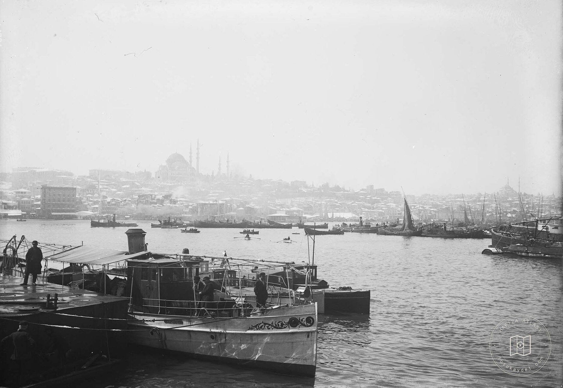 Golden Horn, Vessels and Süleymaniye