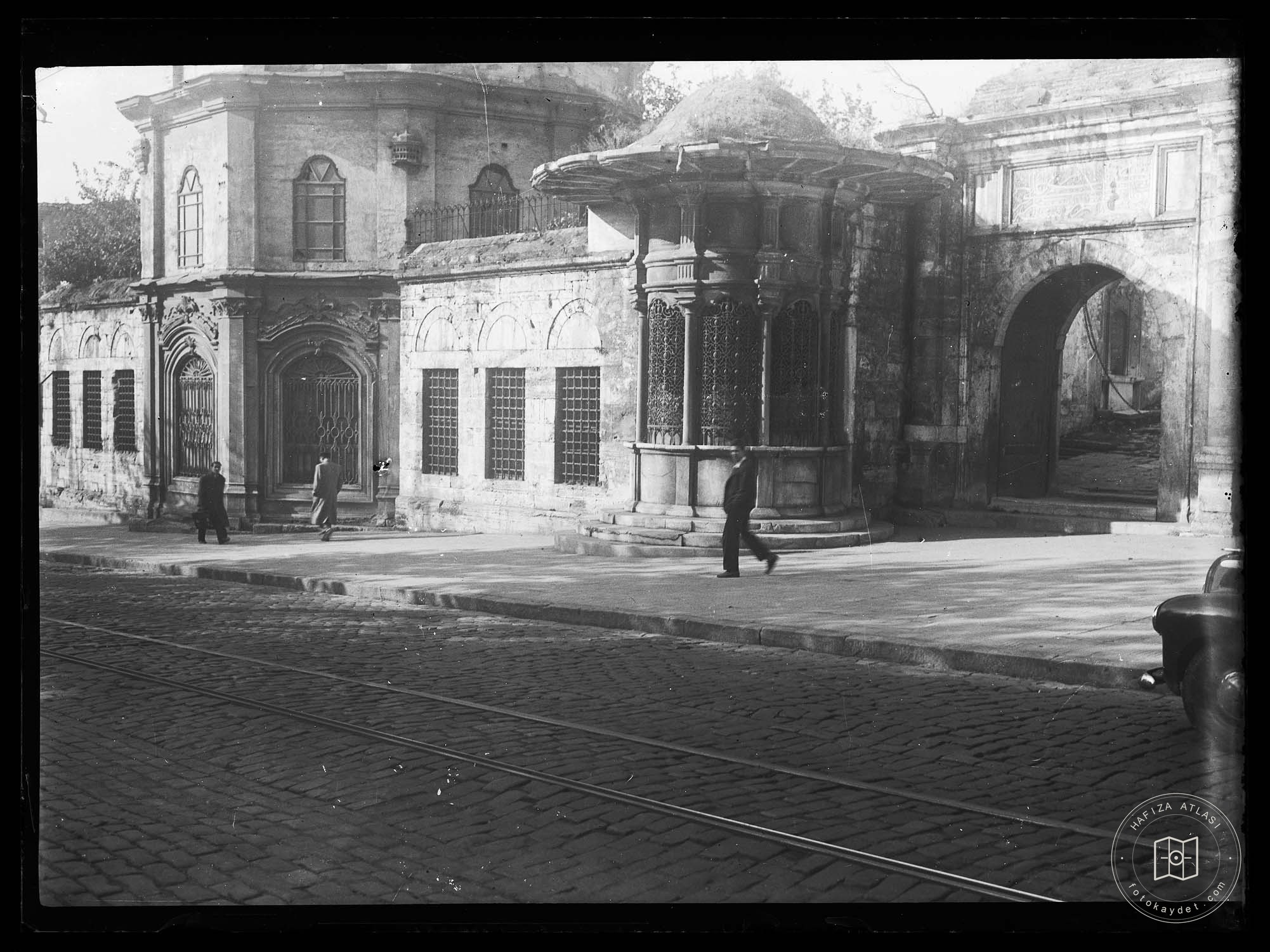 Laleli Sebili and III. Mustafa Tomb