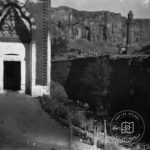 Bitlis Şerefiye Camii Giriş Kapısı ve Arkada Meydan Camii