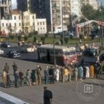 Taksim’de Otobüs Kuyruğunda Bekleyenler