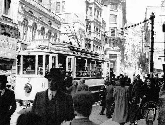 Yellow Tram at Karaköy