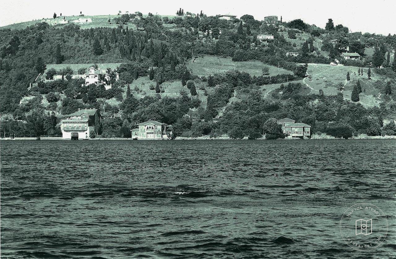 Marki Necip, Nuri Paşa ve Amcazade Yalıları